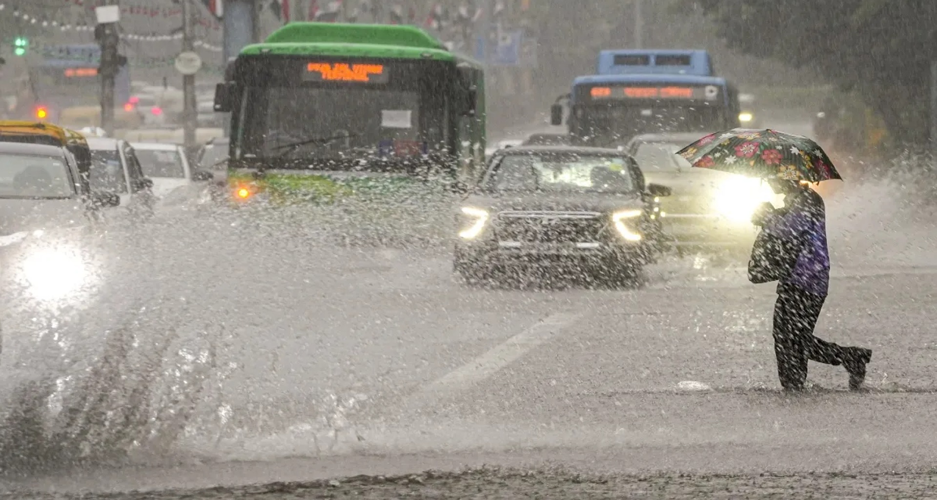 ભારે વરસાદ માટે રેડ એલર્ટ, આગામી બે દિવસ દિલ્હી-એનસીઆર, યુપી અને ઉત્તરાખંડમાં હવામાન કેવું રહેશે? જાણો નવીનતમ અપડેટ