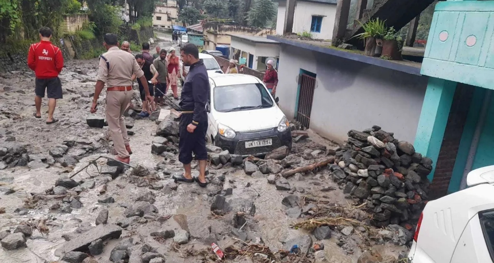 ઉત્તરાખંડના ચમોલીમાં ફરી તબાહી, વાદળ ફાટવાથી પૂર, કાટમાળ નીચે દટાયેલા ઘરો, અરાજકતાનો માહોલ