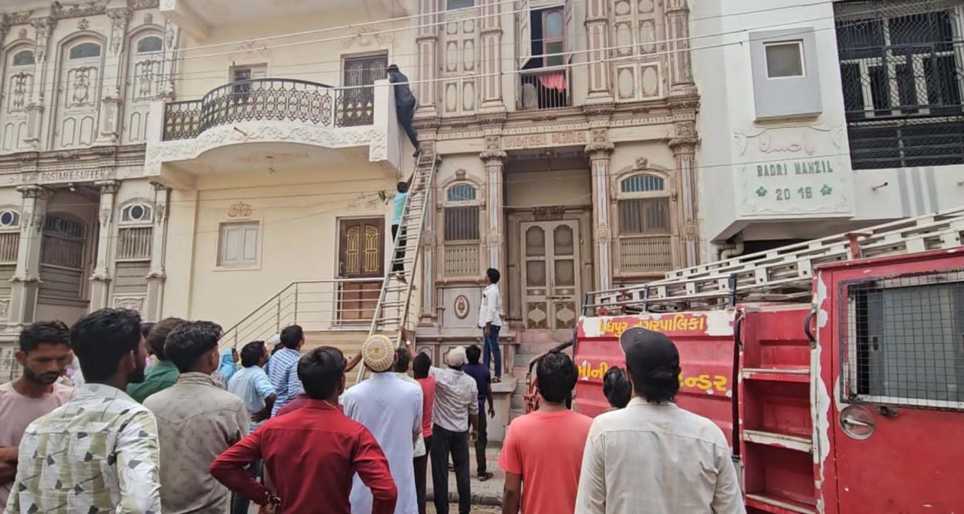 સિધ્ધપુરમાં એક મકાનમાં ફસાયેલી બે વૃદ્ધ મહિલાઓ પૈકી એકનું મોત એક ને બચાવાઈ