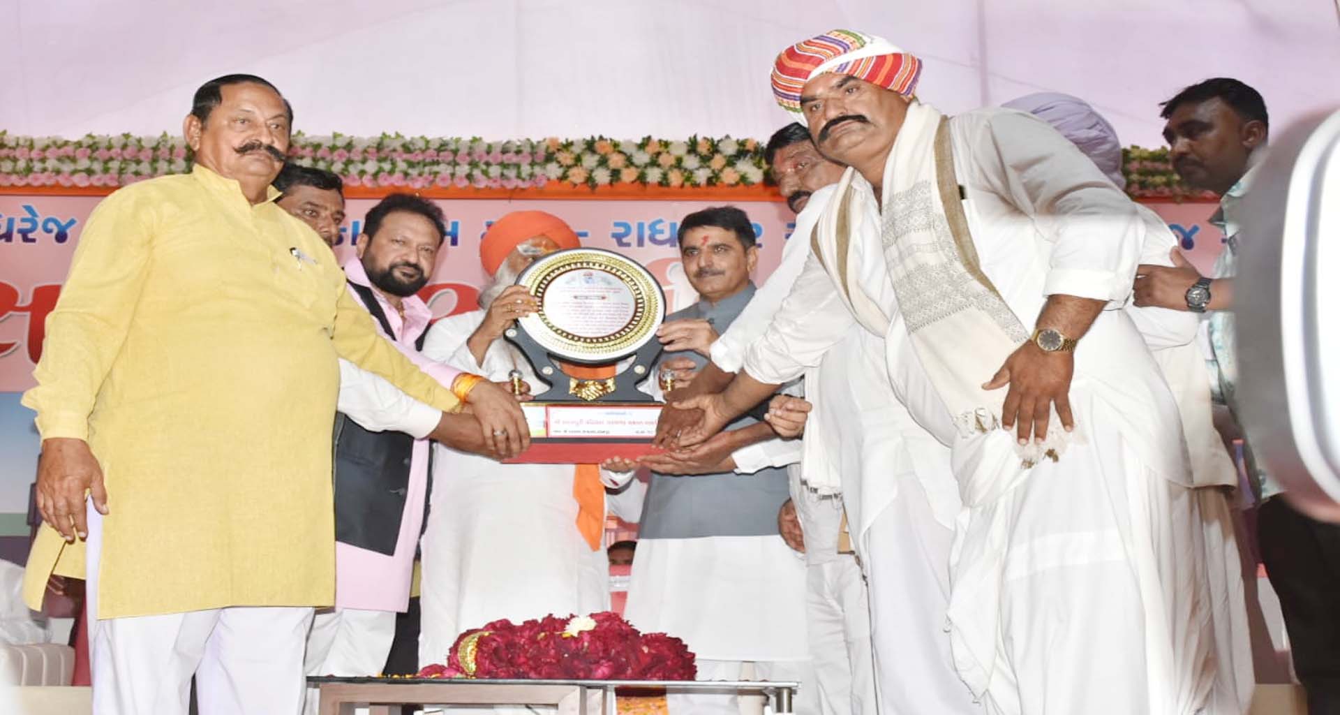 રાધનપુર ખાતે રબારી સમાજ શૈક્ષણિક સંકુલમાં સમાજ અર્પણ સમારોહ યોજાયો