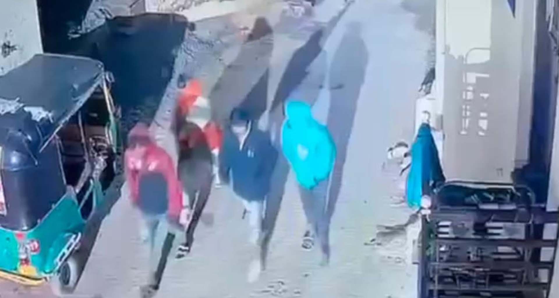 ડીસાના જુનાડીસામાં રાત્રે હથિયારધારી ચોરોની દહેશત :  સિદ્ધઅંબિકા મંદિર પાસે ચોરી સીસીટીવી કેમેરામાં કેદ