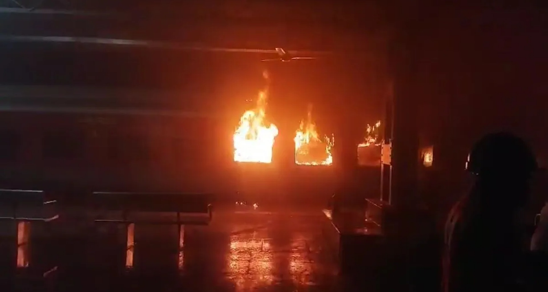 ટાટાનગર-એર્નાકુલમ એક્સપ્રેસમાં આગ લાગી, એક વ્યક્તિનું મોત, વિશાખાપટ્ટનમ નજીક અકસ્માત