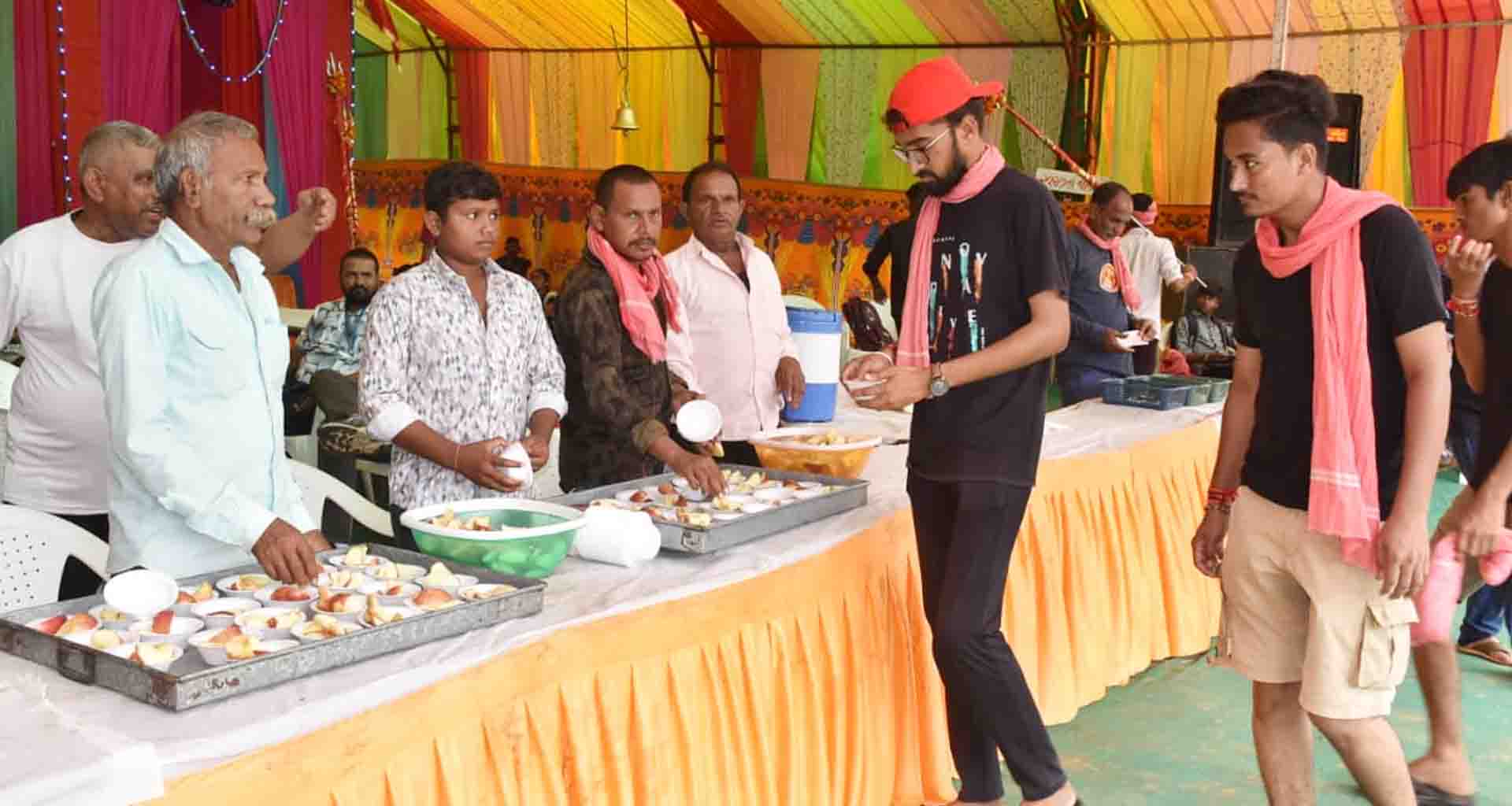 સેવા કેમ્પ દ્વારા કેમ્પના સ્થળે આજથી ૯ વર્ષ પહેલા ૯ વડ વાવ્યા હતા જે આજે વટ વૃક્ષ બન્યા