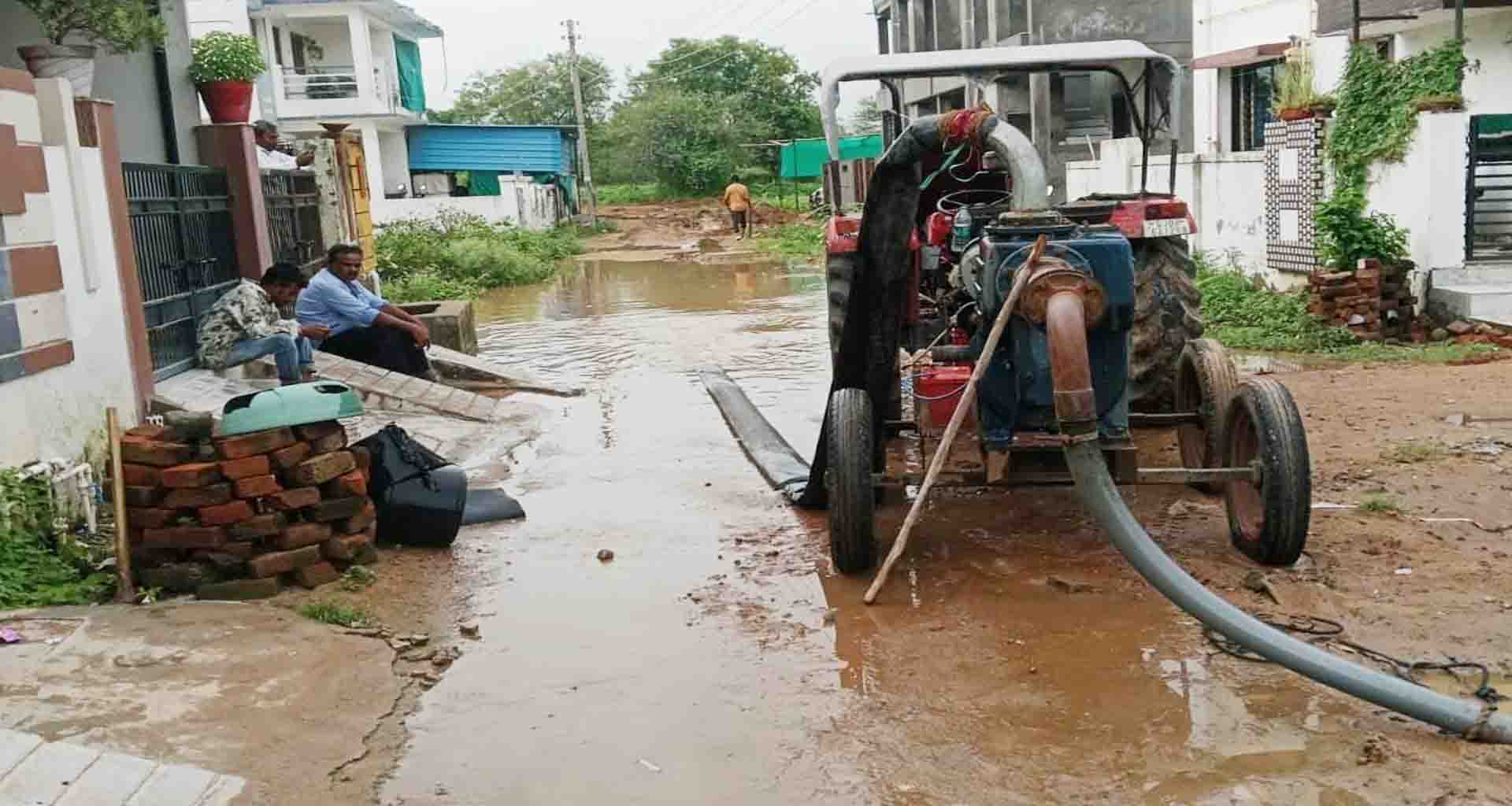 પાલનપુરમાં ભારે વરસાદ બાદ થાળે પડતું જન જીવન