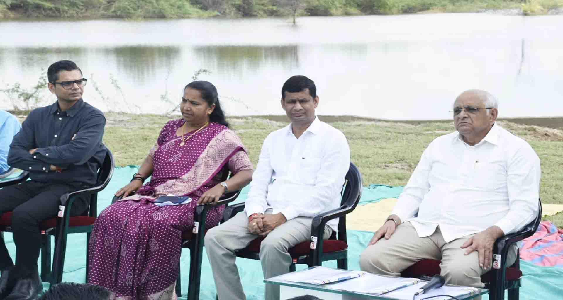 મુખ્યમંત્રીએ બીજા દિવસે વાવ તાલુકાના માડકા ગામે લોક સંવાદ કર્યો