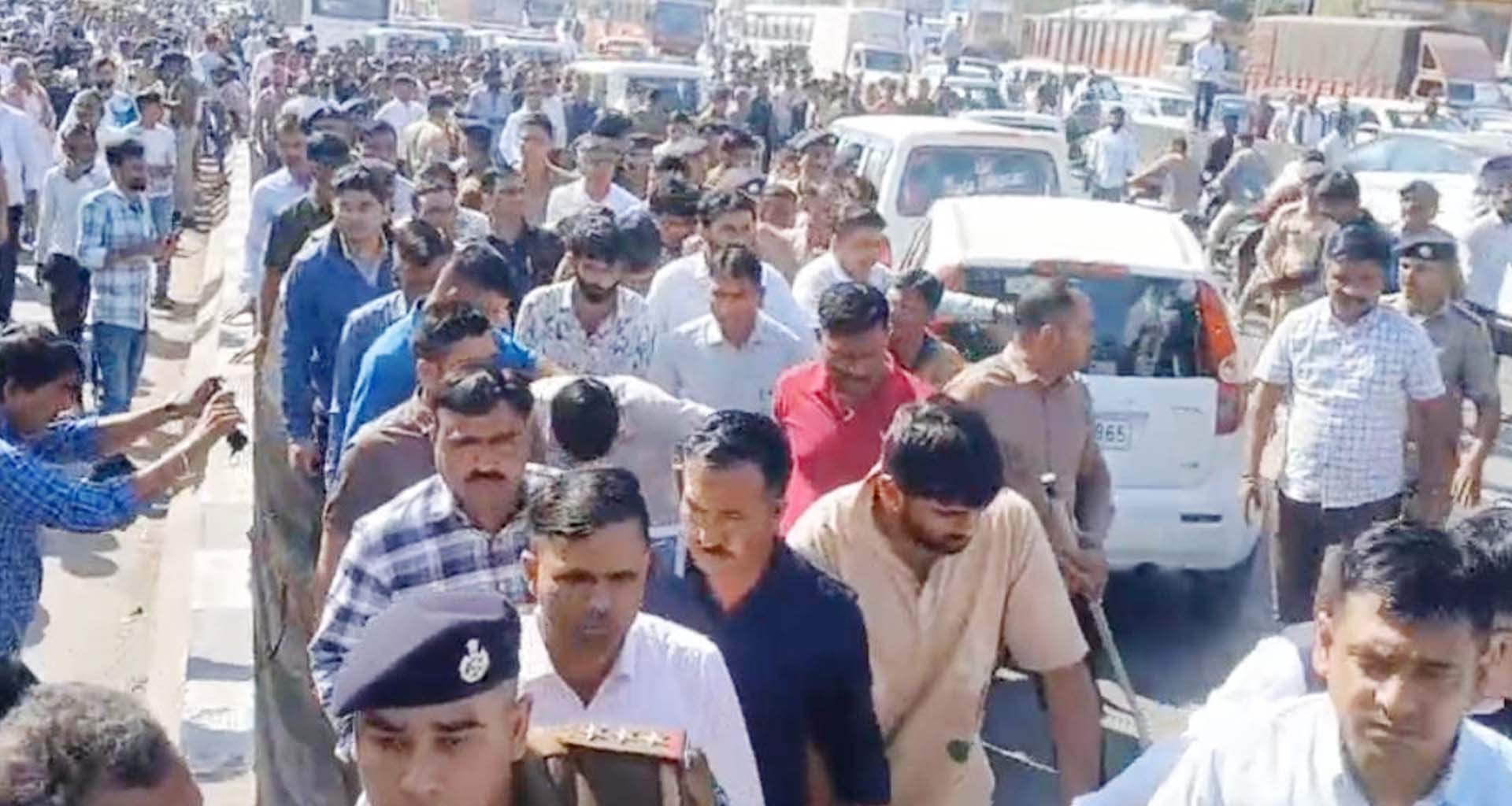 પાલનપુરમાં પોલીસે હત્યાના આરોપીઓનું જાહેરમાં રી-કન્સ્ટ્રકશન