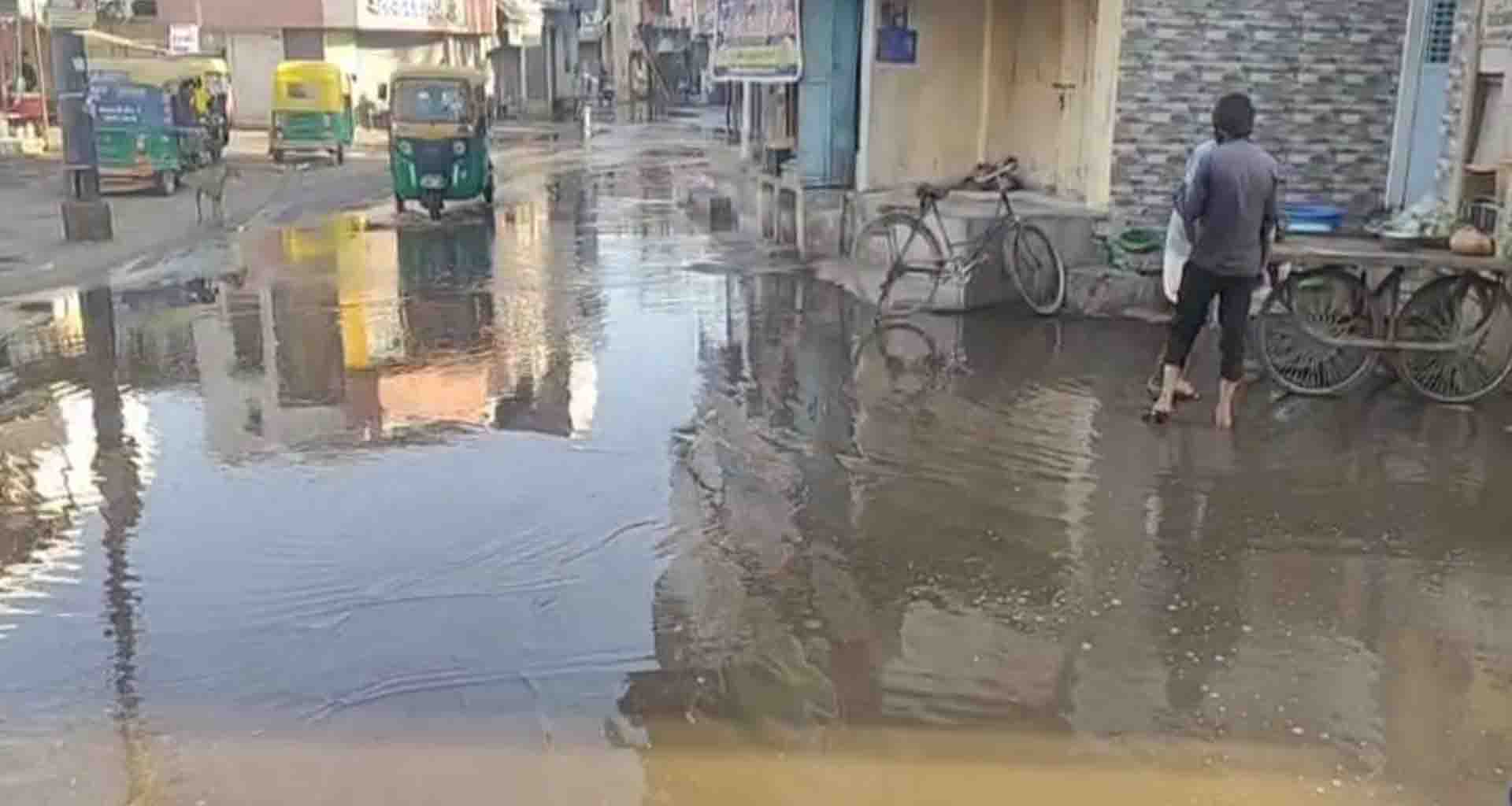 પાટણ શહેરના જૂનાગંજ બજાર વિસ્તારમાં ભૂગર્ભ ગટર લાઇન ચોક અપ બનતા દૂષિત પાણીની નદીઓ વહી