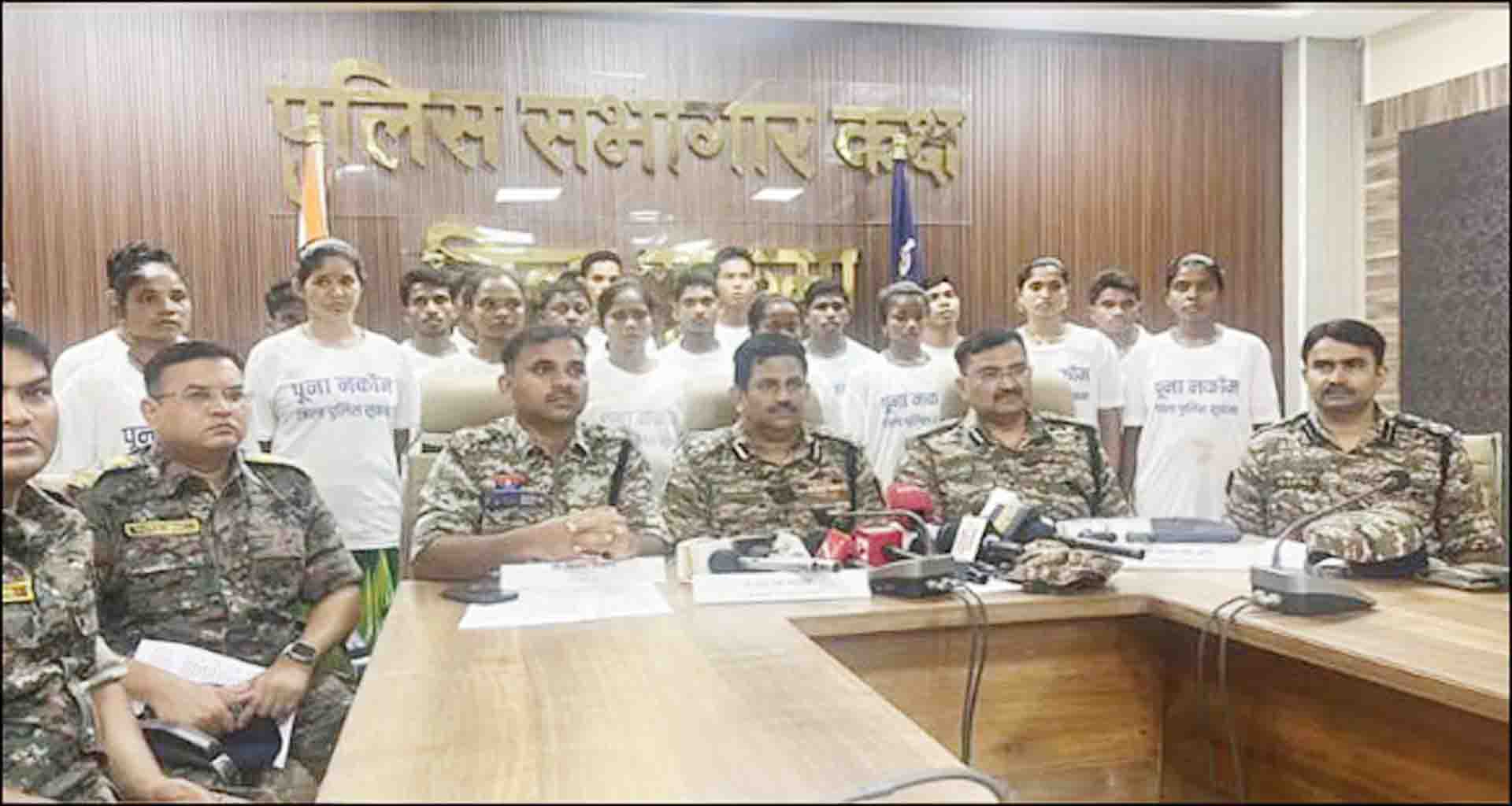 છત્તીસગઢના સુકમા જિલ્લામાં એકસાથે 23 નક્સલીઓએ આત્મસમર્પણ કર્યું