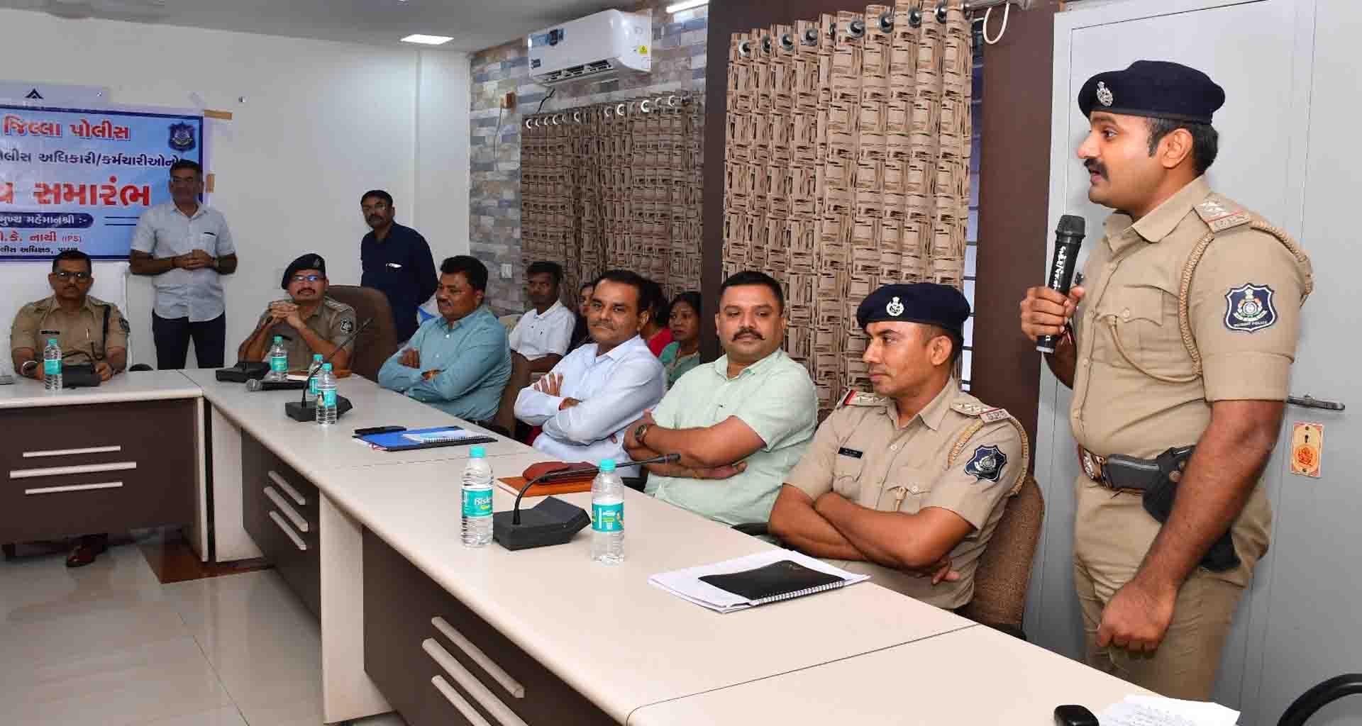 જિલ્લા પોલીસ દળમાંથી વયનિવૃત થતાં વિદાય સમારંભ યોજતી પાટણ જિલ્લા પોલીસ