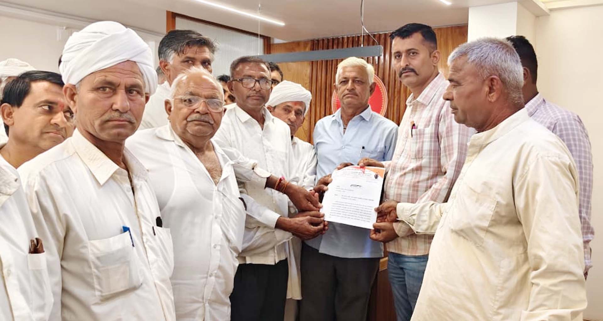 ખેડૂતોનો હુંકાર : બનાસકાંઠાના ધરતીપુત્રોમાં ભારે રોષ, પડતર માંગણીઓ મુદ્દે PMને આવેદન પાઠવશે