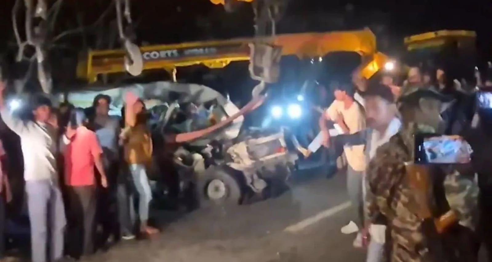 ટ્રક દર્દીને લઈ જઈ રહેલી એમ્બ્યુલન્સ સાથે અથડાઈ, 7 લોકોના મોત