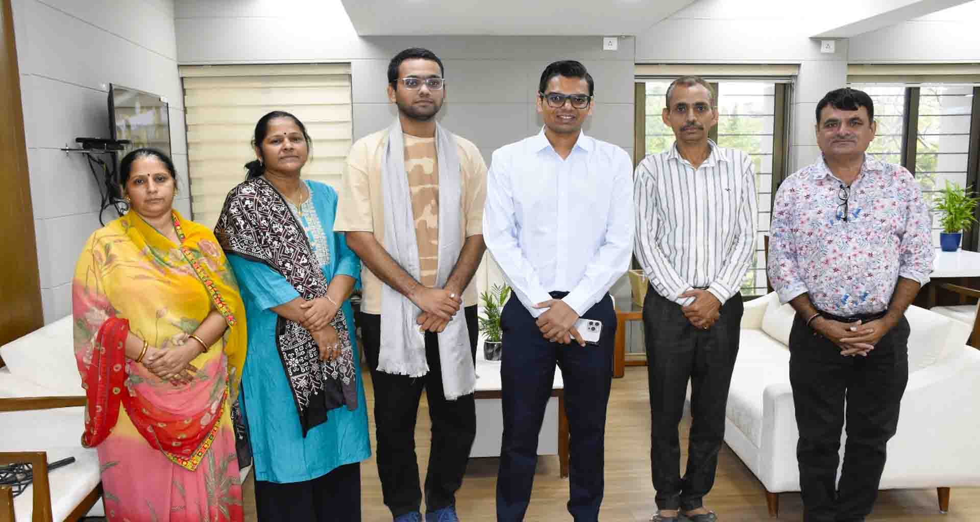 બનાસકાંઠાના બ્રિજેશ બારોટે 507માં રેન્ક સાથે UPSCમાં મેળવી સફળતા