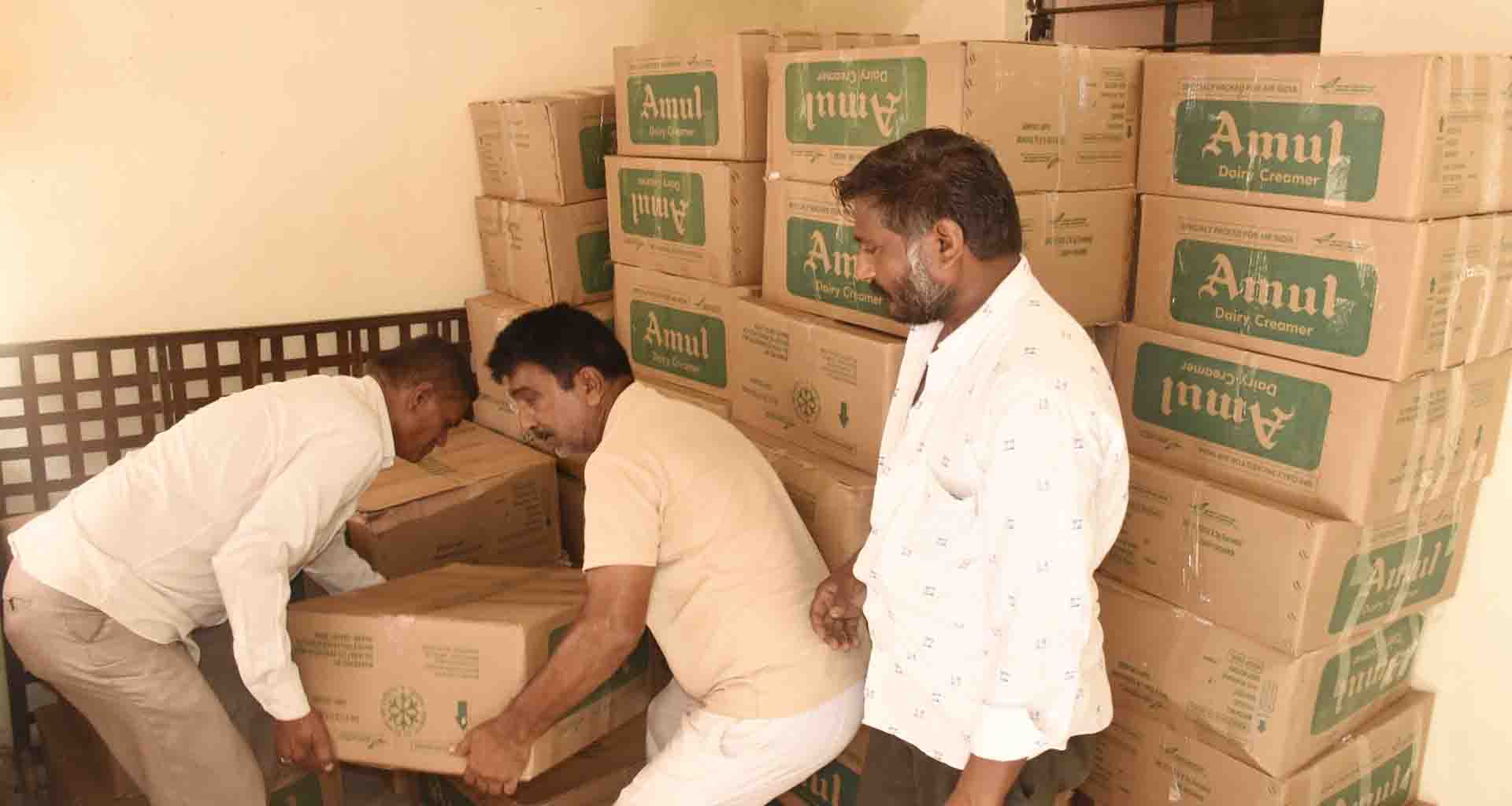 અસરગ્રસ્ત વિસ્તારમાં ૨ લાખથી વધુ ફૂડ પેકેટ અને પાણીની બોટલ વિતરણ બાદ આજે ફરી ૨ લાખ પેકેટ અને પાણીનું વિતરણ