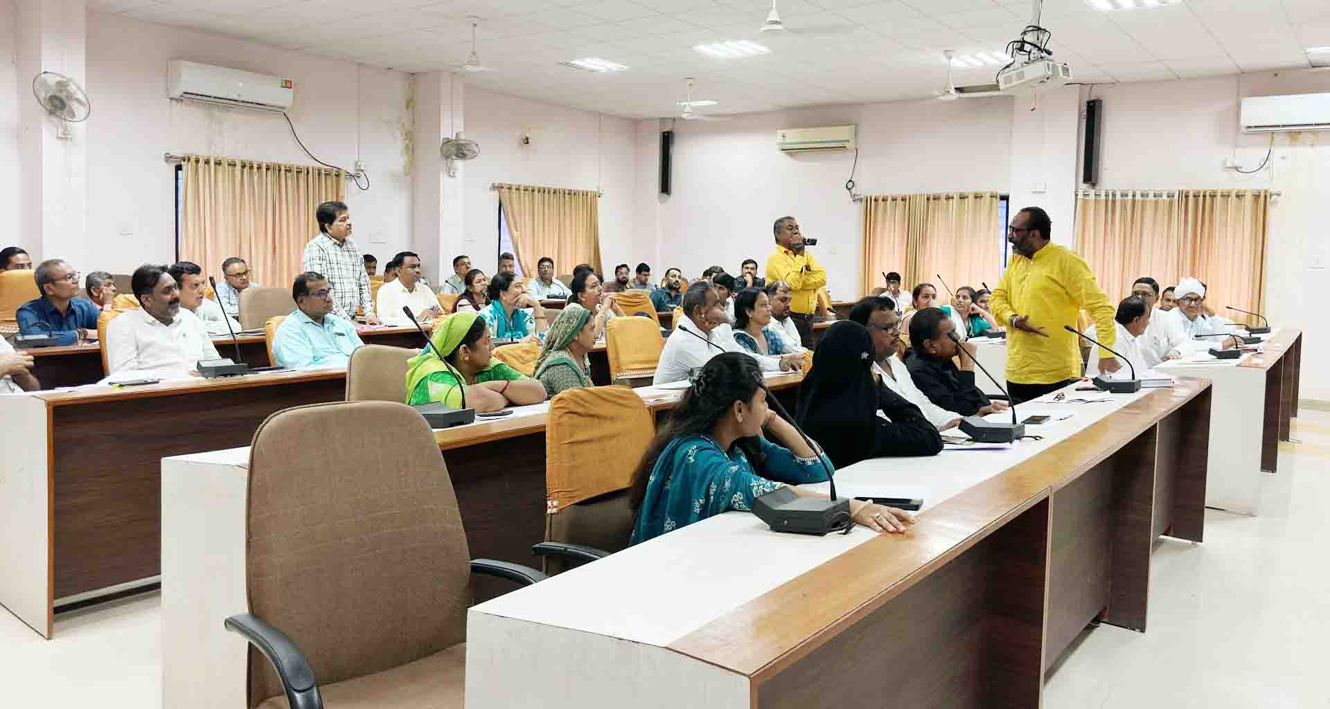 પાટણ જિલ્લા પંચાયત ખાતે સામાન્ય સભા યોજાઈ; આઉટસોર્સની ખાલી જગ્યાઓ ન ભરાતા હોબાળો