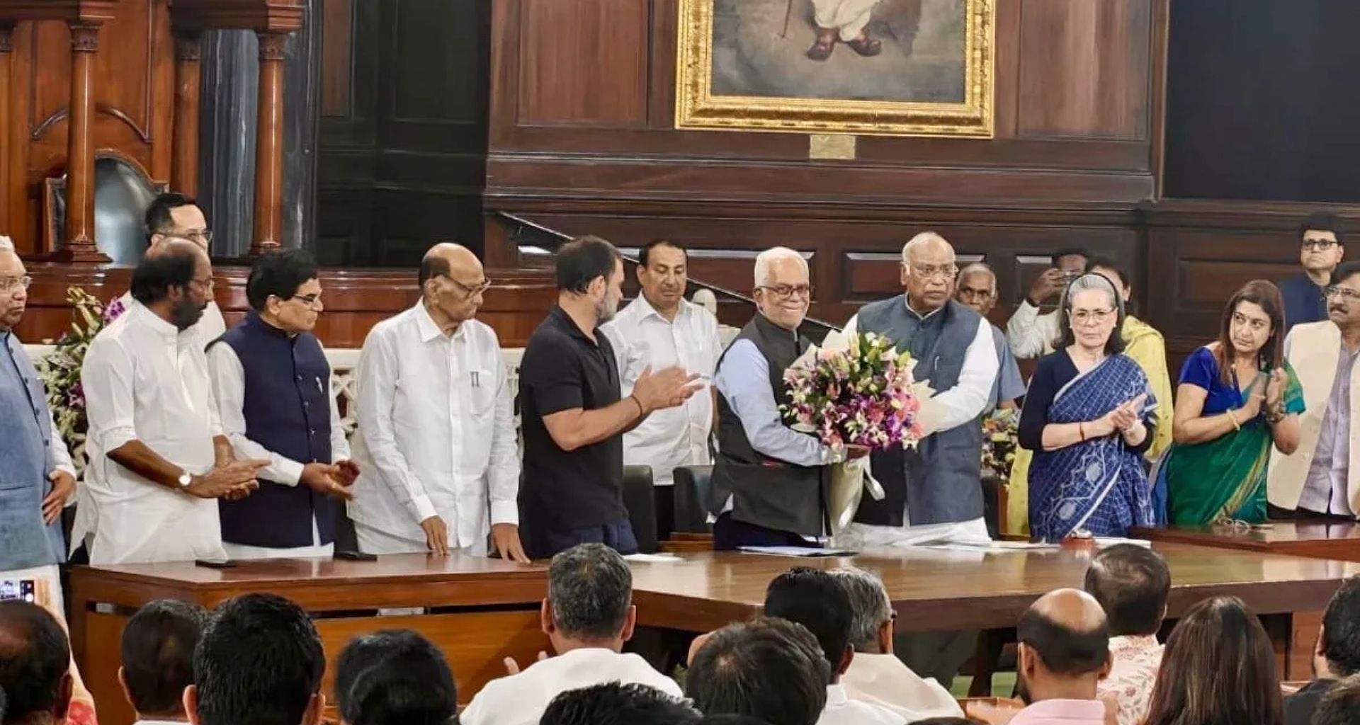 વિપક્ષના ઉપરાષ્ટ્રપતિ પદના ઉમેદવાર બી સુદર્શન રેડ્ડી સવારે ૧૧:૩૦ વાગ્યે ઉમેદવારી નોંધાવશે, વરિષ્ઠ વિપક્ષી નેતાઓ હાજર રહેશે