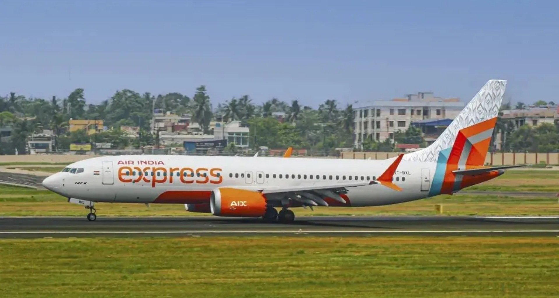 એર ઇન્ડિયા એક્સપ્રેસ ફ્લાઇટમાં સમસ્યા સર્જાઈ, પાયલોટે ઇમરજન્સી મેસેજ મોકલ્યો; ૧૬૧ મુસાફરો સવાર હતા