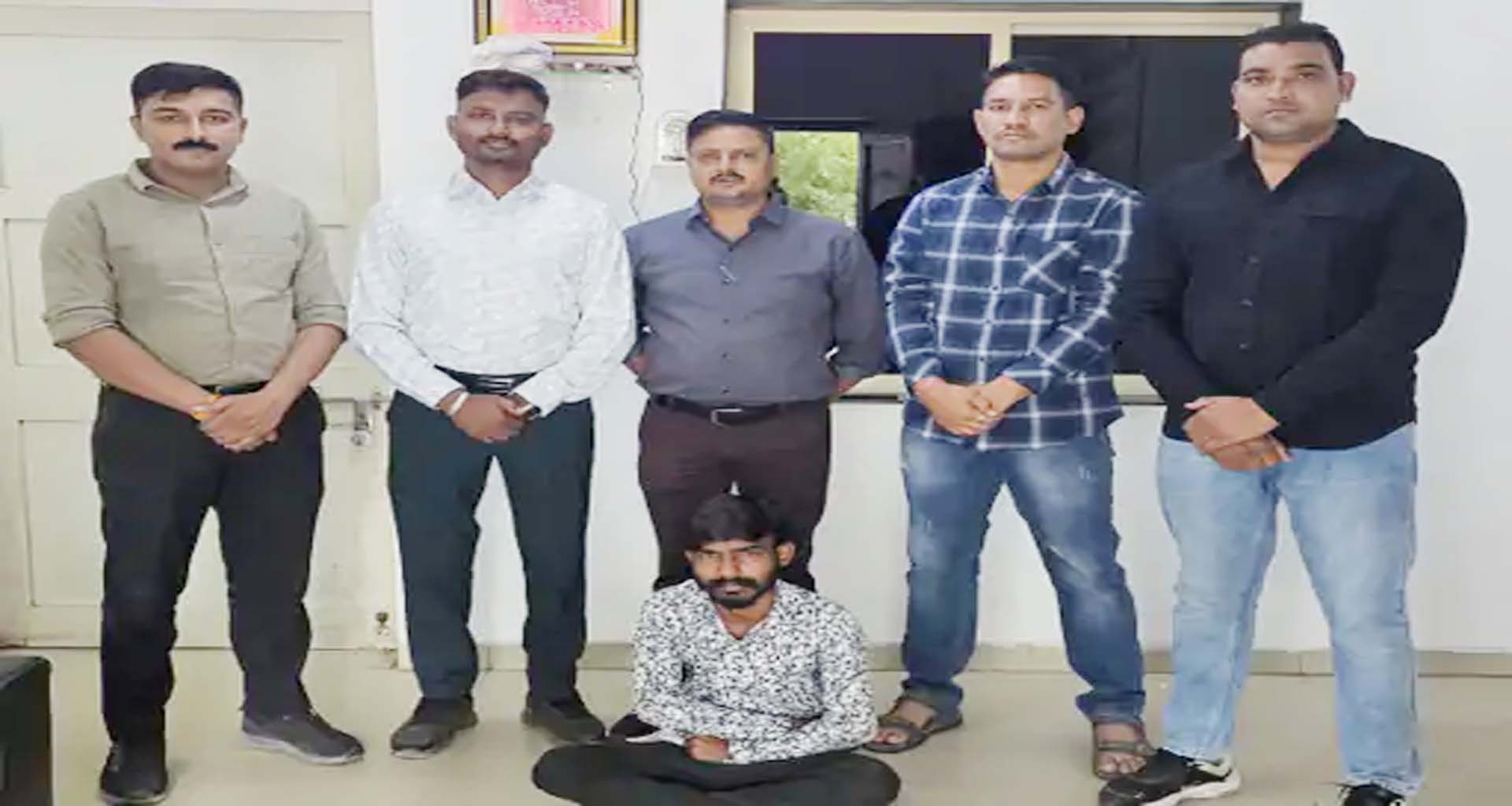 હિંમતનગર બી ડીવીઝન પોલીસે ઘરફોડ ચોરીનો ફરાર આરોપીને ઝડપી પાડ્યો