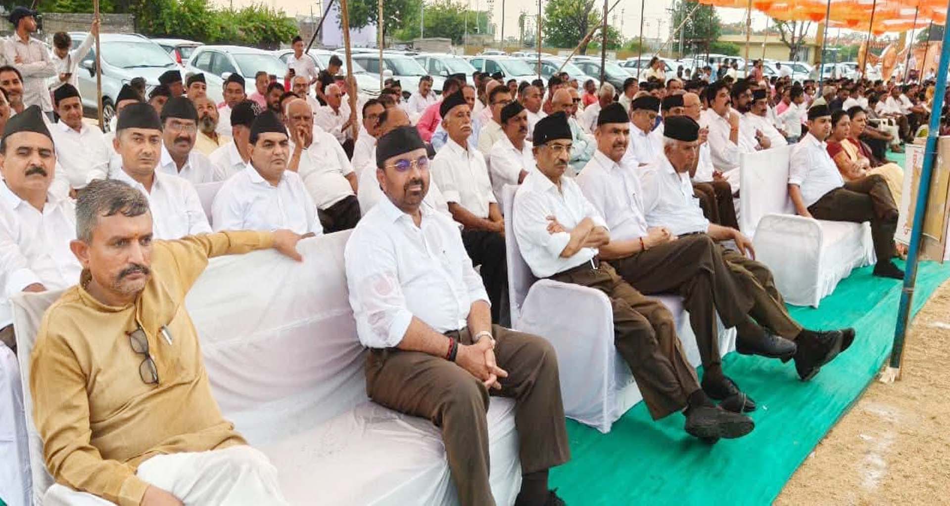 ડીસામાં સ્વયં સેવકોએ રાષ્ટ્રભાવના ઉજાગર કરી