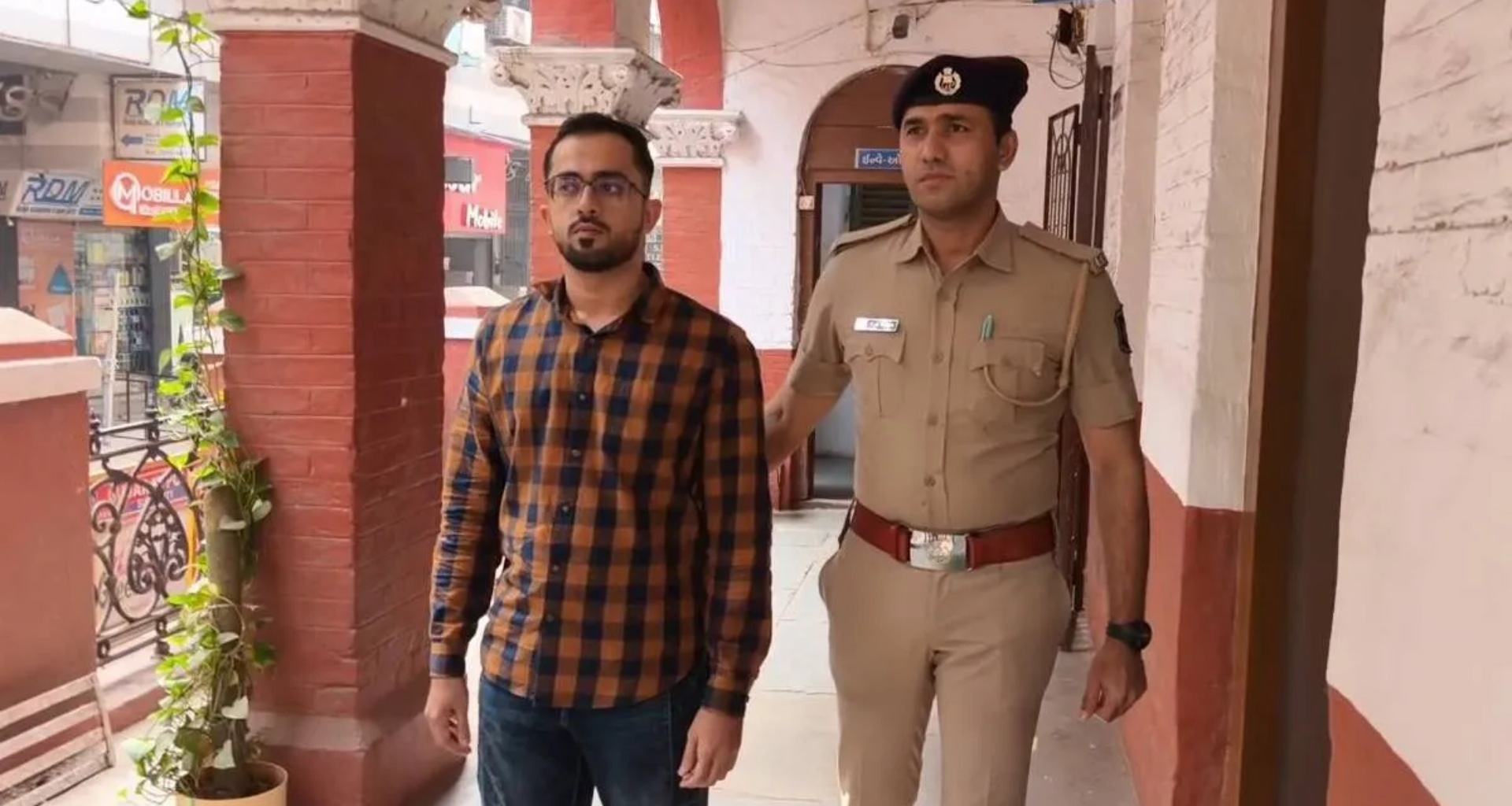 હિન્દુ મહિલાને પ્રેમ સંબંધમાં ફસાવી, બળજબરીથી ધર્મ પરિવર્તન કરાવ્યું, બ્લેકમેલ કરીને 60 લાખ રૂપિયા પડાવ્યા, આરોપીની ધરપકડ