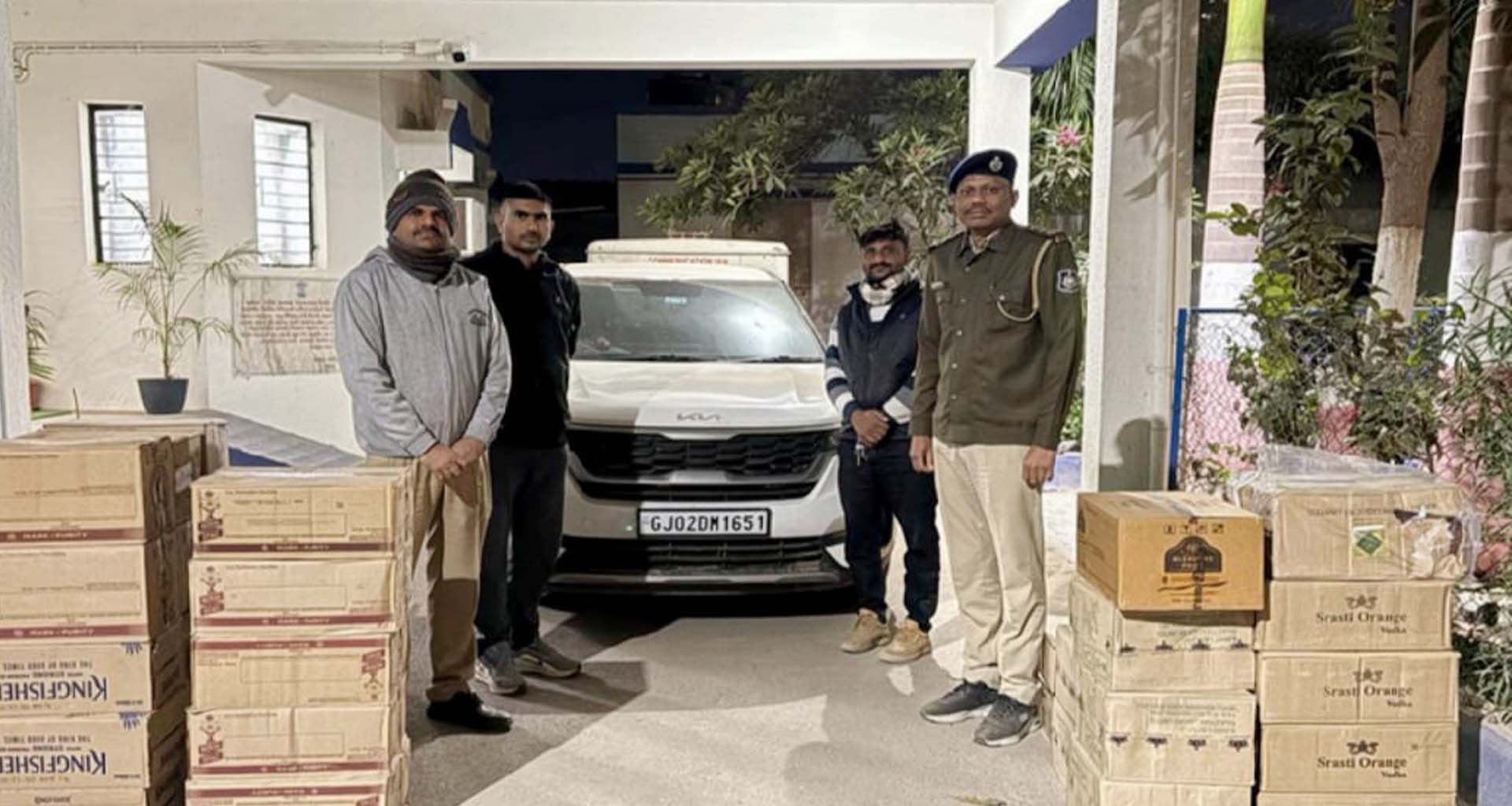 ચાણસ્મા પોલીસે 1356 ઈંગ્લીશ દારૂની બોટલો સાથે કિયા ગાડી ઝડપી