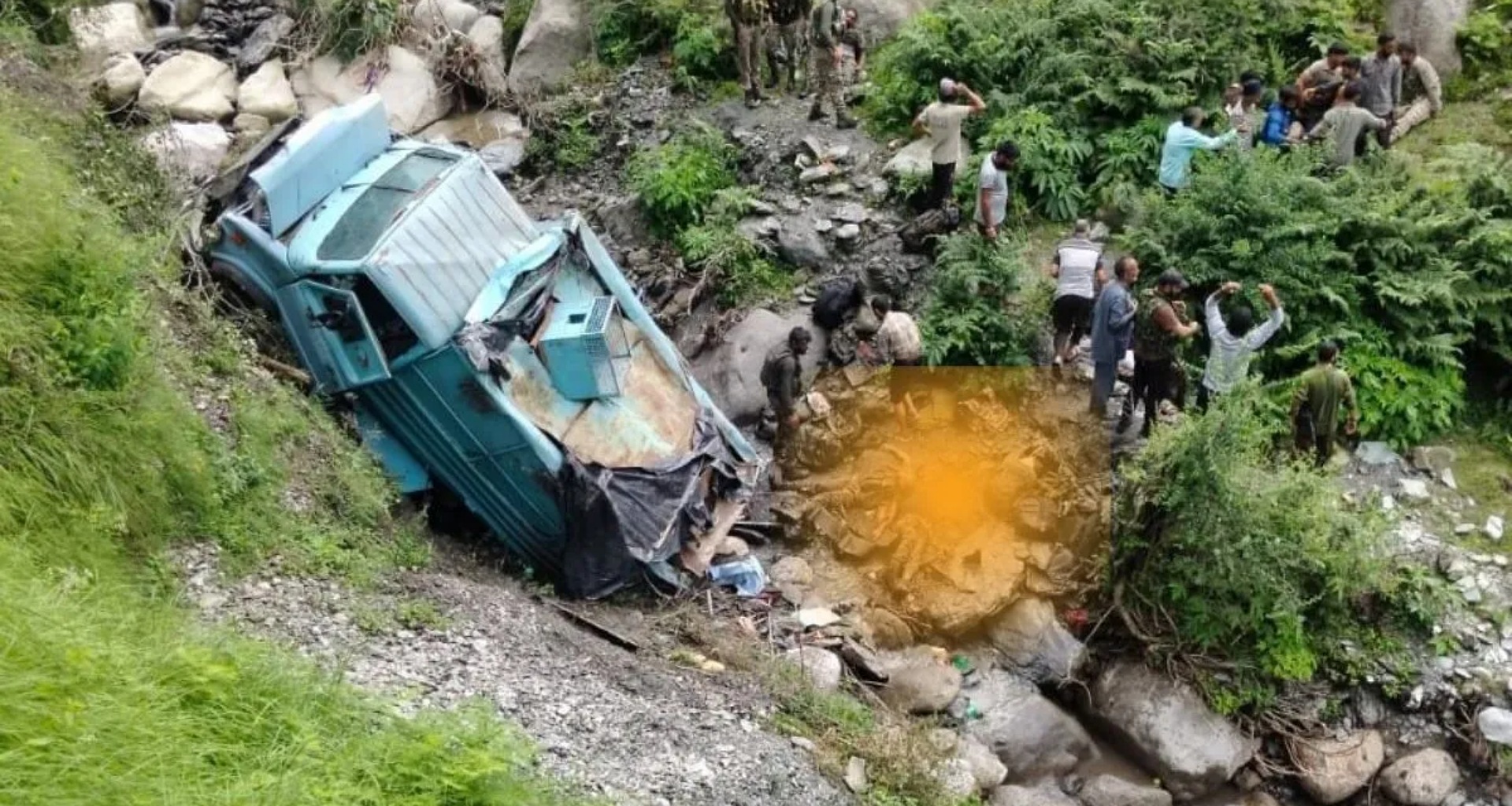 ઉધમપુરમાં મોટો અકસ્માત: CRPF જવાનોનું વાહન 200 ફૂટ ઊંડી ખાઈમાં પડી ગયું, 3 જવાનોના મોત, 10 ઘાયલ