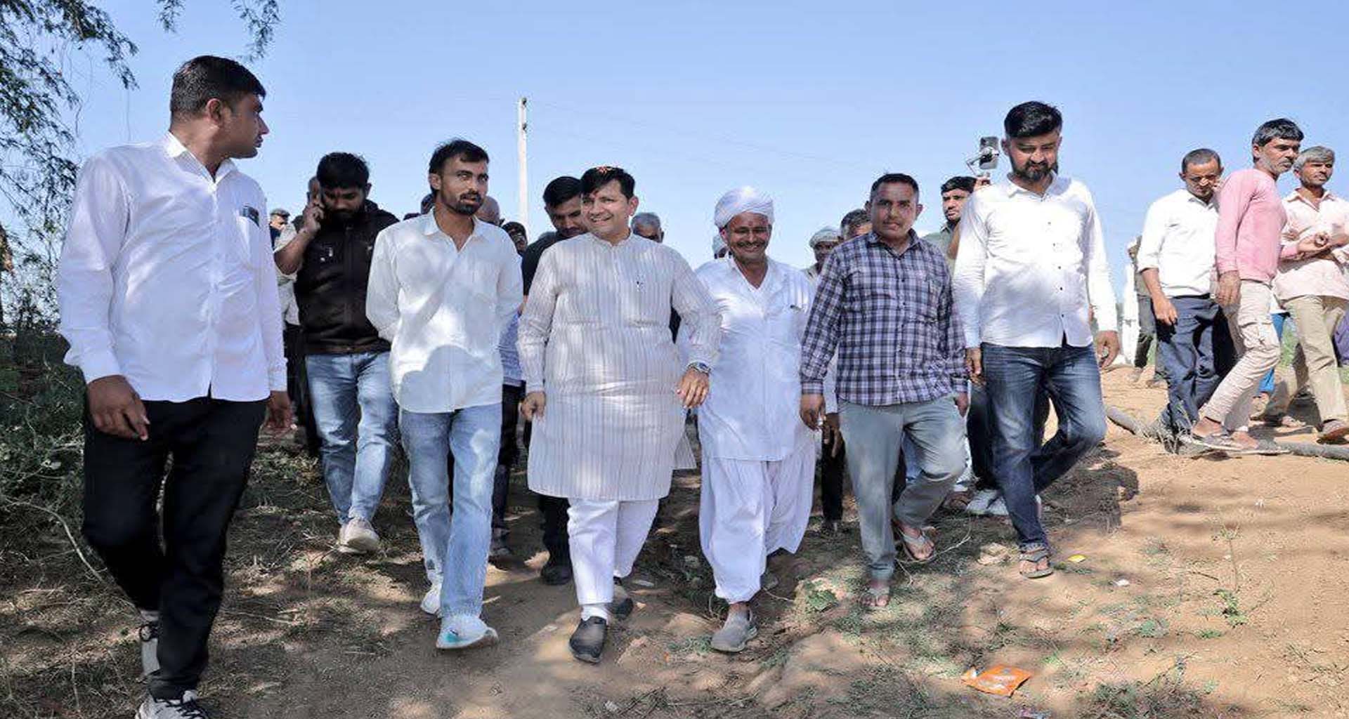 ડીસા તાલુકાના કોચાસણા, રોબસ મોટી અને ભાચરવાના તળાવોની મંત્રીએ મુલાકાત લીધી