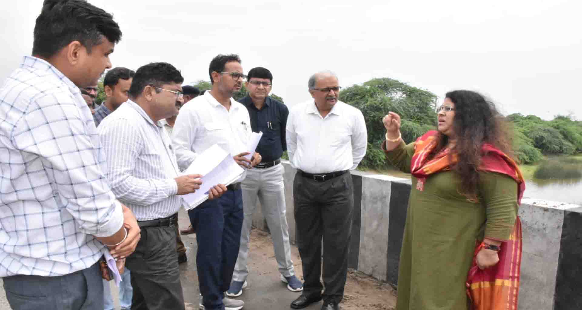 પાટણ જિલ્લા પ્રભારી સચિવ મમતા વર્માએ જર્જરિત સરકારી ઇમારત અને બ્રિજનું સ્થળ નિરીક્ષણ કર્યું..!