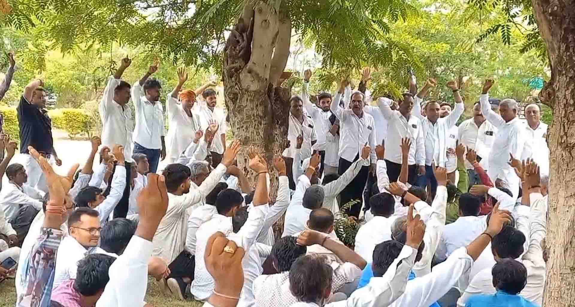 ભારતમાલા પ્રોજેકટ: જમીન સંપાદનના વળતરનો વિરોધ નજીવા વળતરના વિરોધમાં કલેકટરને આપ્યું આવેદનપત્ર