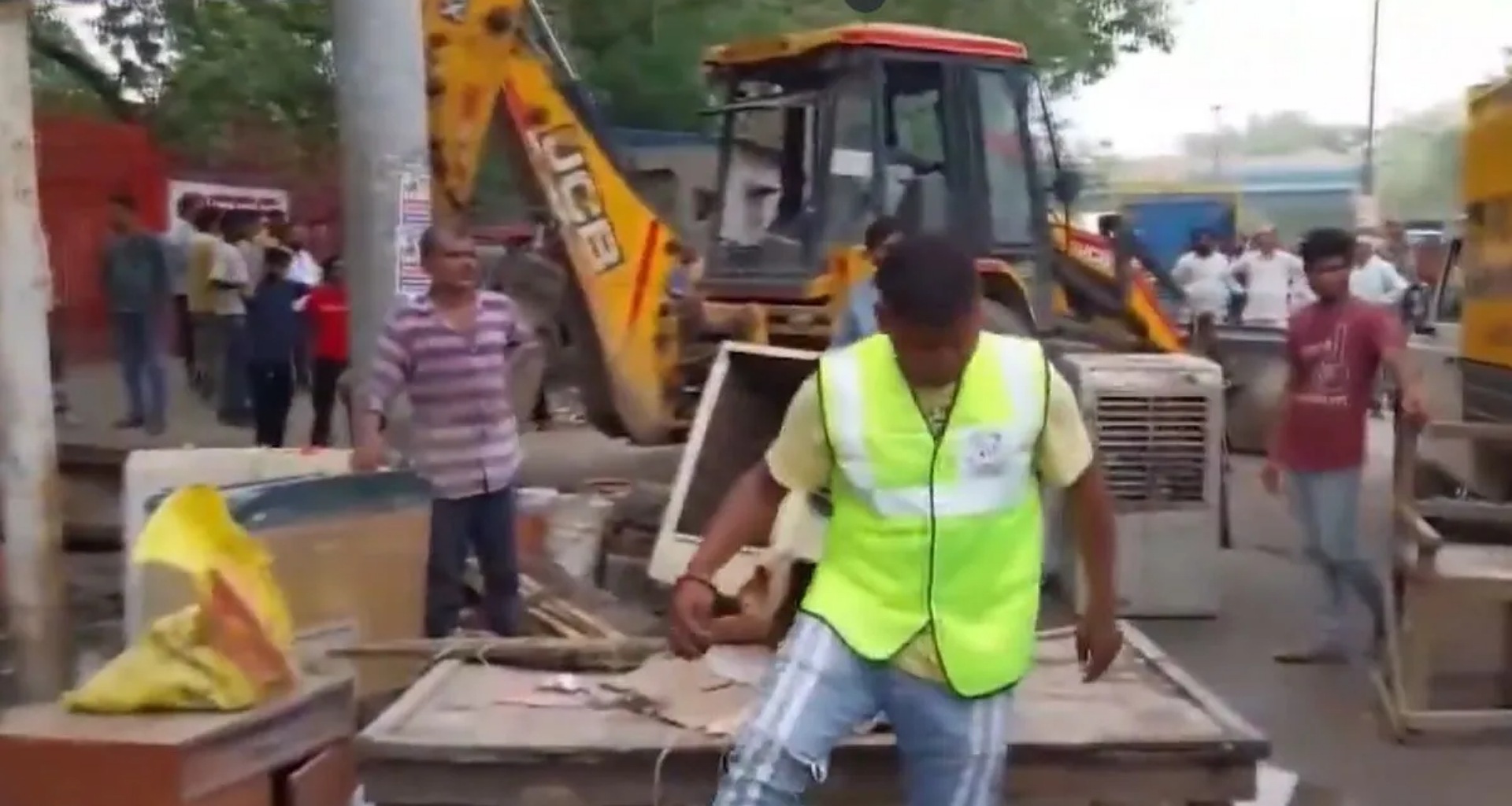 દિલ્હીના બાટલા હાઉસમાં અતિક્રમણ સામે બુલડોઝર ચલાવવાની તૈયારી, વહીવટીતંત્ર સતર્ક