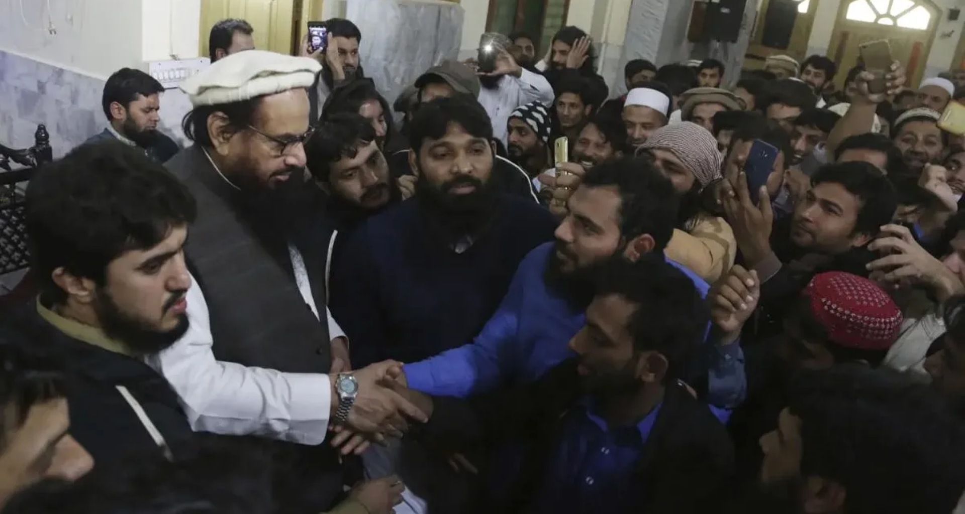 પાકિસ્તાન સરકારનું આતંકવાદીઓ સાથેનું જોડાણ ફરી પ્રકાશમાં આવ્યું, પાકિસ્તાનના મંત્રીએ હાફિઝ સઈદના કાર્યાલયની મુલાકાત લીધી