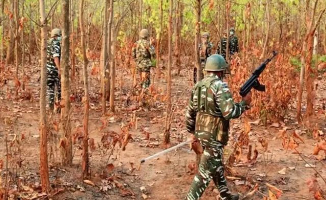 ઝારખંડના બોકારોમાં સુરક્ષા દળો અને નક્સલીઓ વચ્ચે અથડામણમાં 8 નક્સલીઓને ઠાર જેમાંથી એક પર તો 1 કરોડ રૂપિયાનું ઇનામ હતું