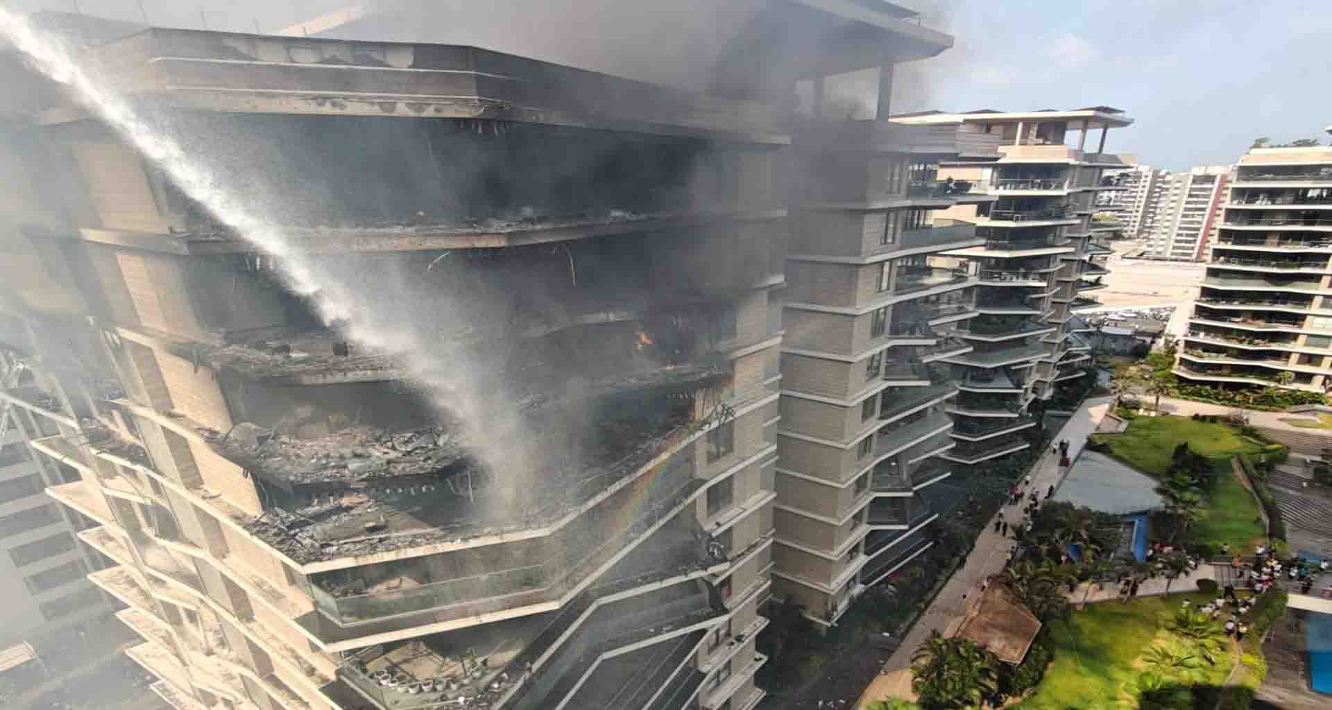 સુરતમાં બિલ્ડિંગમાં ભીષણ આગ ધુમાડાના ગોટે ગોટા; આગ પર કાબૂ