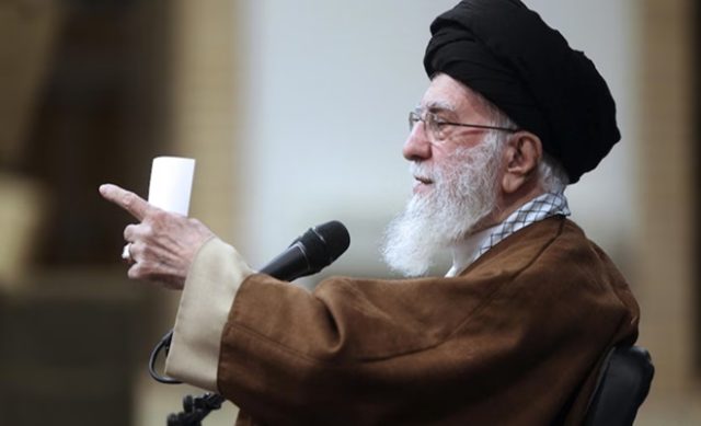 ઈરાનના નેતા ખામેનીએ ઇઝરાયલને ‘ગંભીર પરિણામો’ની ચેતવણી આપી, લશ્કરી ધમકીઓ પર અમેરિકાને કડક સંદેશ આપ્યો