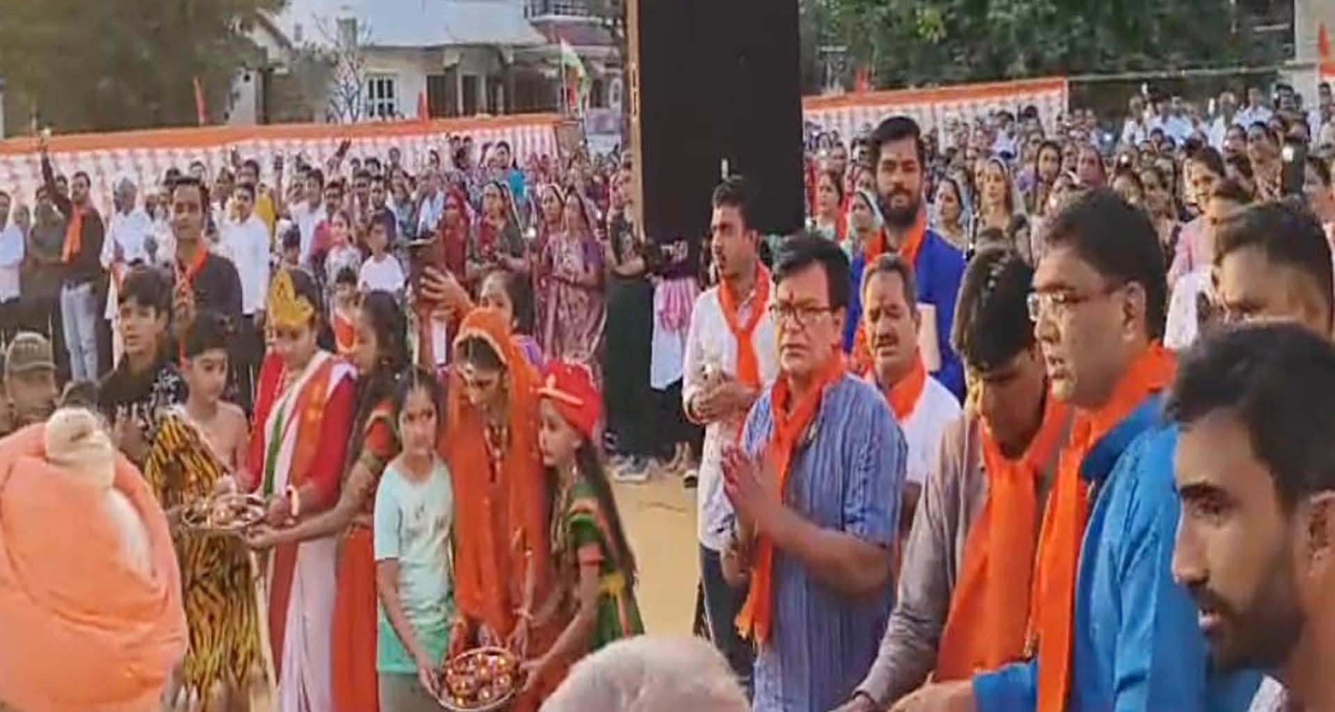 પાલનપુરના લક્ષ્મીપુરા ખાતે વિરાટ હિન્દુ સંમેલન યોજાયું