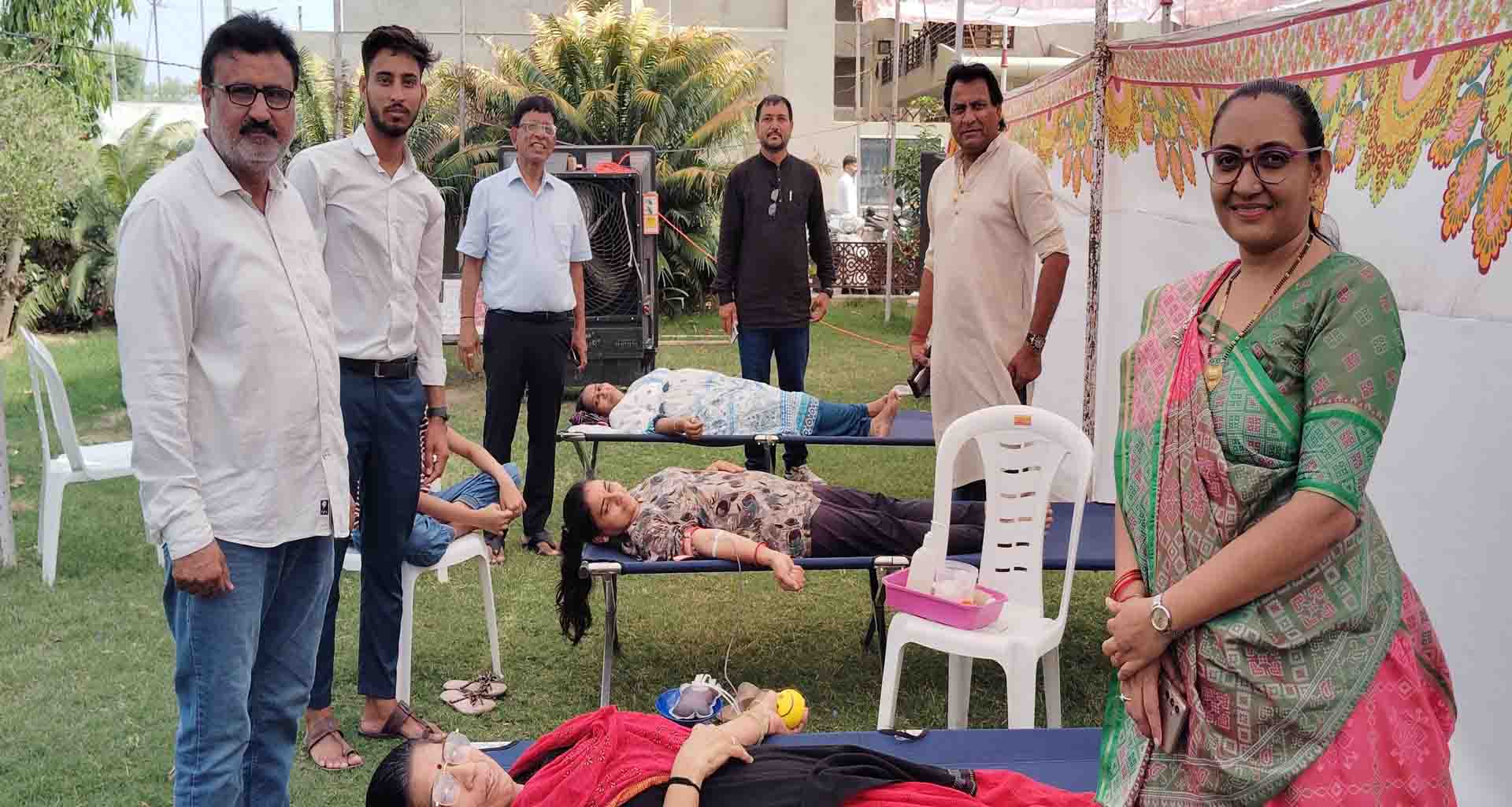 પાટણના બેબાશેઠ દ્રારા આયોજિત રકતદાન કેમ્પમાં ૩૦૦ થી વધુ બોટલો બ્લડની એકત્ર થઇ