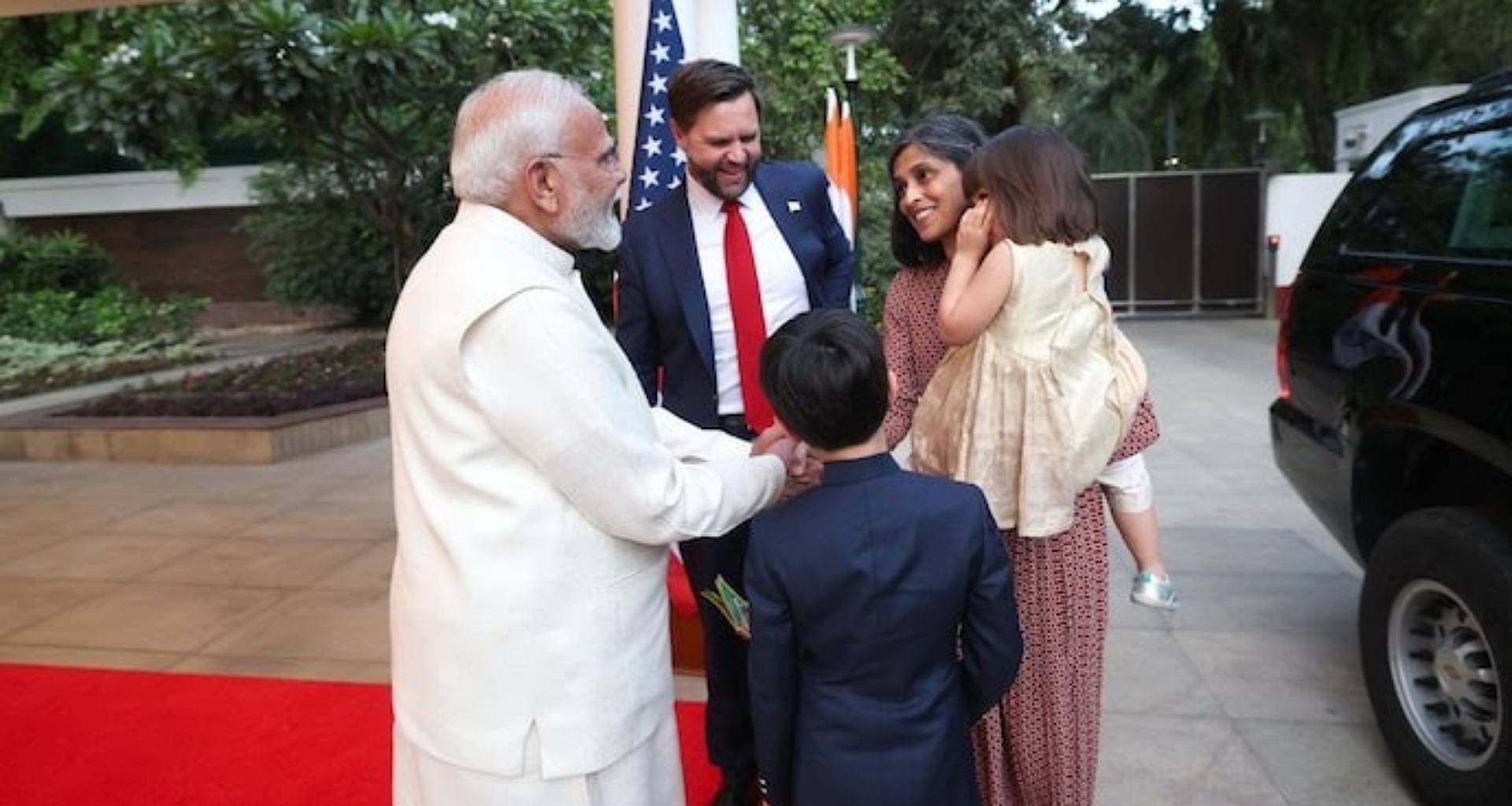 અમેરિકાના ઉપરાષ્ટ્રપતિ જેડી વાન્સ તેમની પ્રથમ સત્તાવાર મુલાકાત માટે ભારત પહોંચ્યા