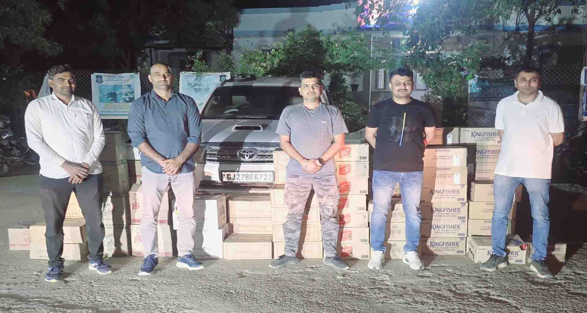 વાવ પોલીસની હદ માંથી રૂ 10 લાખની કિંમતના મુદામાલ સાથેની ફોરચુનર ઝડપાઇ ચાલક ફરાર