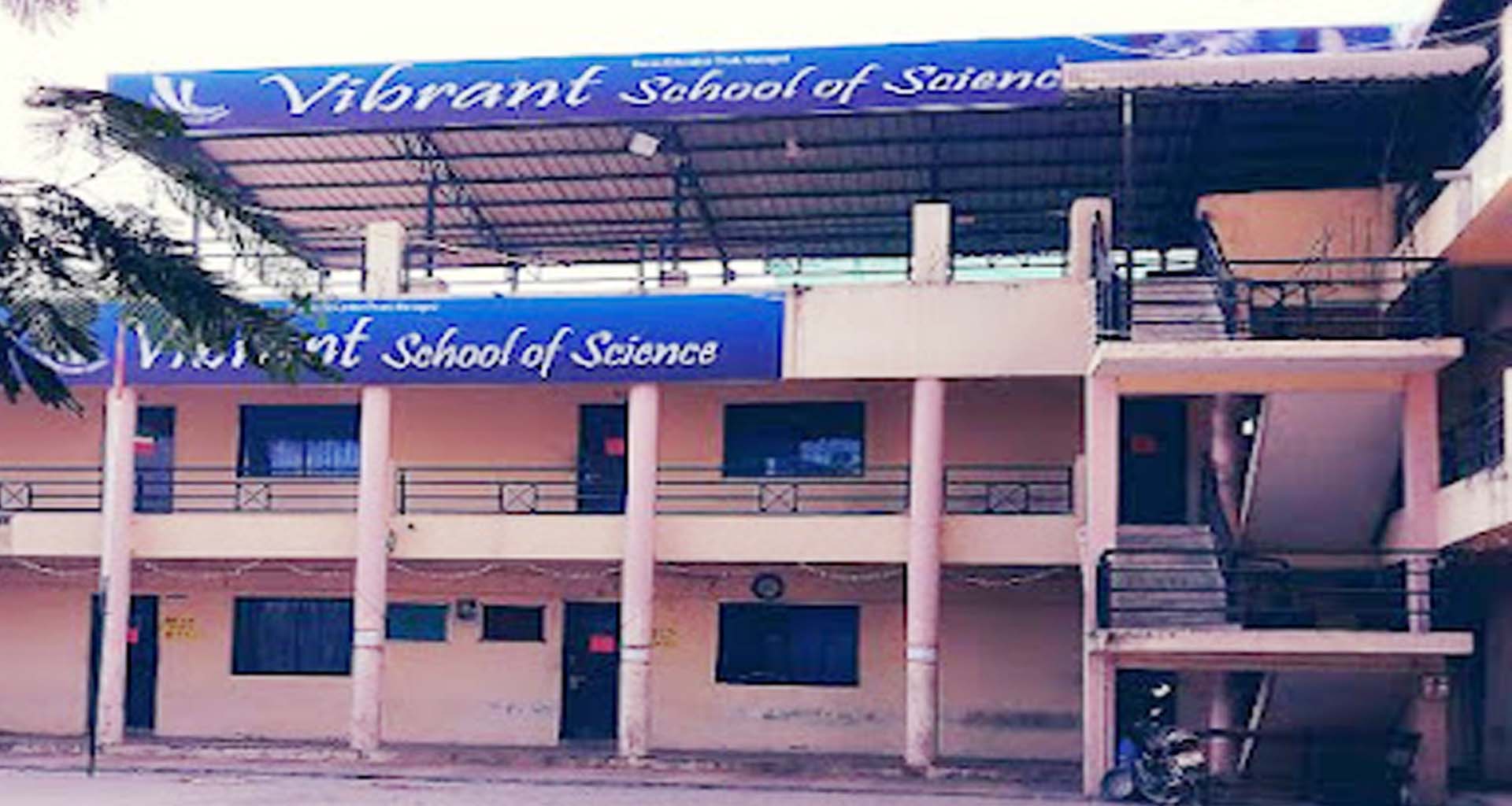 ડીસા માર્કેટયાર્ડ દ્વારા 'વાઇબ્રન્ટ સ્કૂલ ઑફ સાયન્સ'ના બિલ્ડિંગને સીલ કરાયું