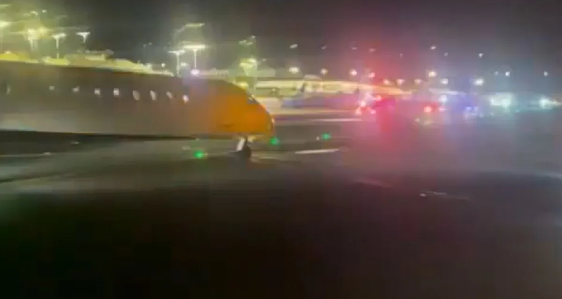 ન્યૂયોર્કના લાગાર્ડિયા એરપોર્ટ પર વિમાનો અથડાયા