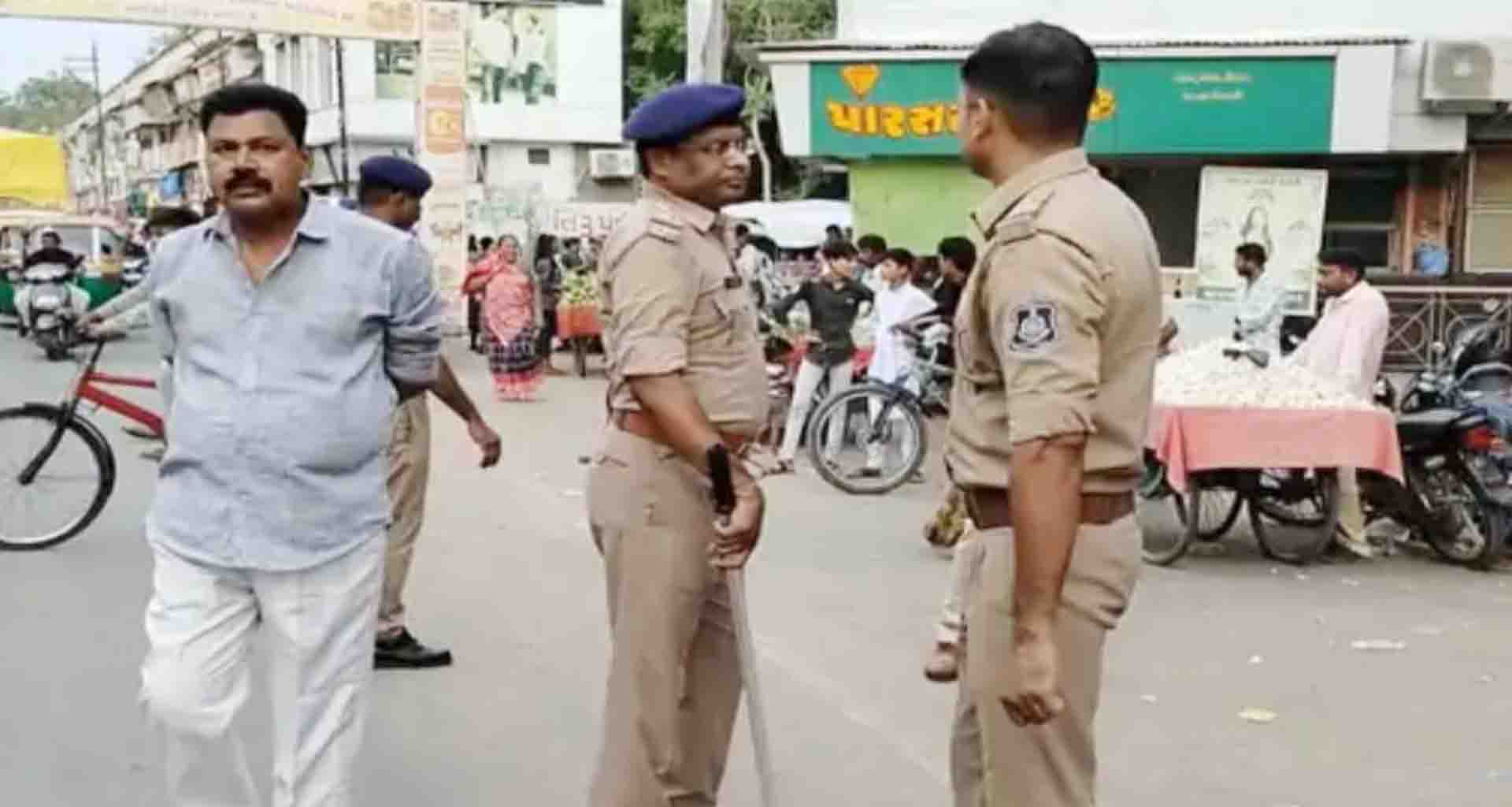 પાટણમાં નીકળનારી રથયાત્રાને લઇ પોલીસ દ્વારા મુખ્ય માગૅને ખુલ્લો કરવા કવાયત હાથ ધરી