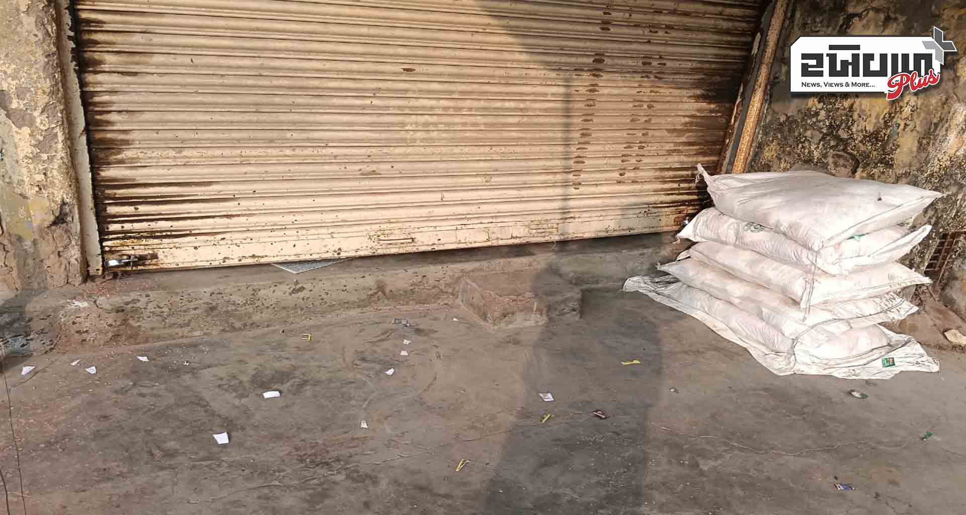 વાવમાં મધ્યરાત્રી એ ત્રણ દુકાનો ના તાળા તૂટ્યા અંદાજે રૂપિયા 35000 હજાર ની ચોરી કરી ચોર ટોળકી ફરાર