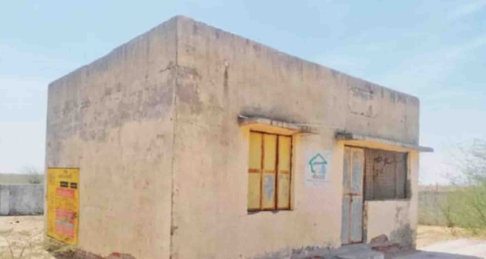 બાળકો ભાડાના મકાનમાં શાળાના મકાનમાં તો અમુક કોમ્યુટી હોલમાં બેસવા મજબૂર બન્યા