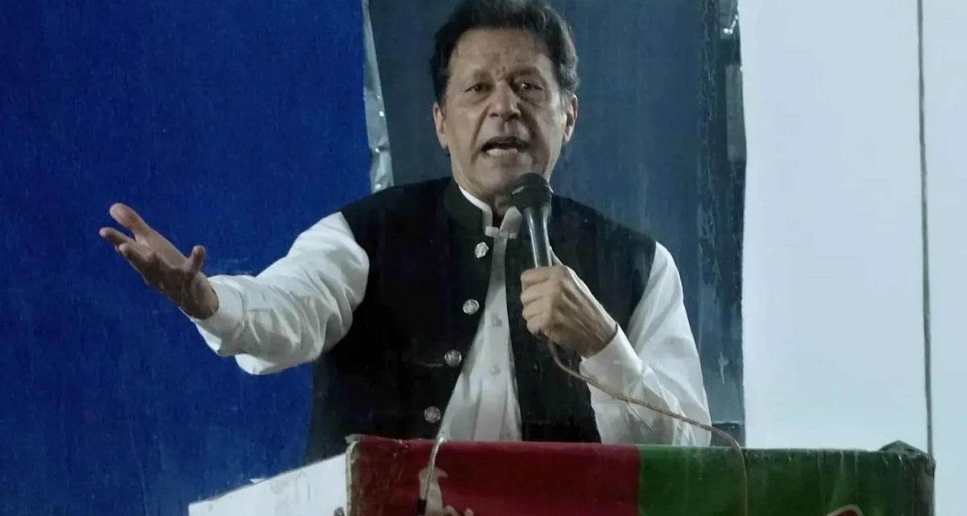 પાકિસ્તાનની સેનેટમાં ઇમરાન ખાન પર હોબાળો, જાણો સમગ્ર મામલો