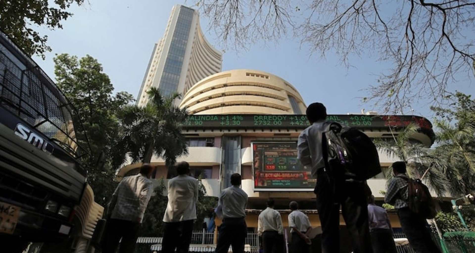 FII એ રૂ. 10,000 કરોડના સ્ટોક્સનું વેચાણ ઘટાડ્યું, દલાલ સ્ટ્રીટની સ્થિરતા પર અસર પડી