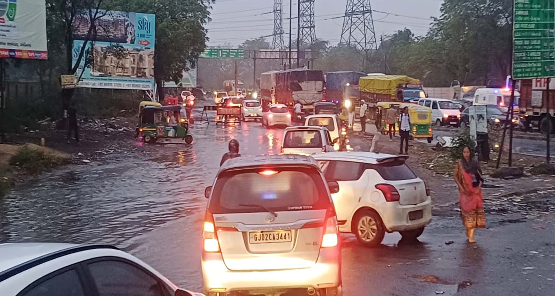 મહેસાણા-અમદાવાદ હાઇવે પણ ટ્રાફિકજામ સર્જાયો