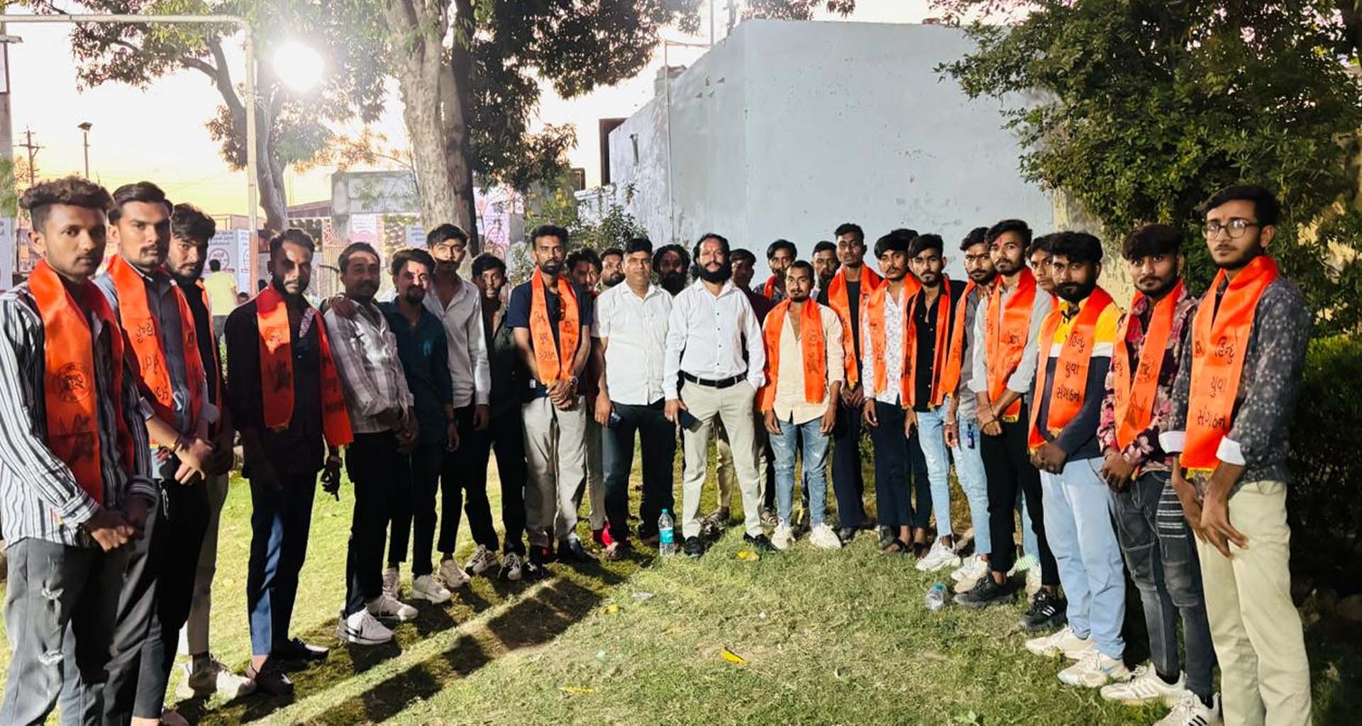 ડીસાના બગીચા સર્કલ ખાતે 'હિન્દુ યુવા સંગઠન ભારત'ની બેઠક યોજાઈ