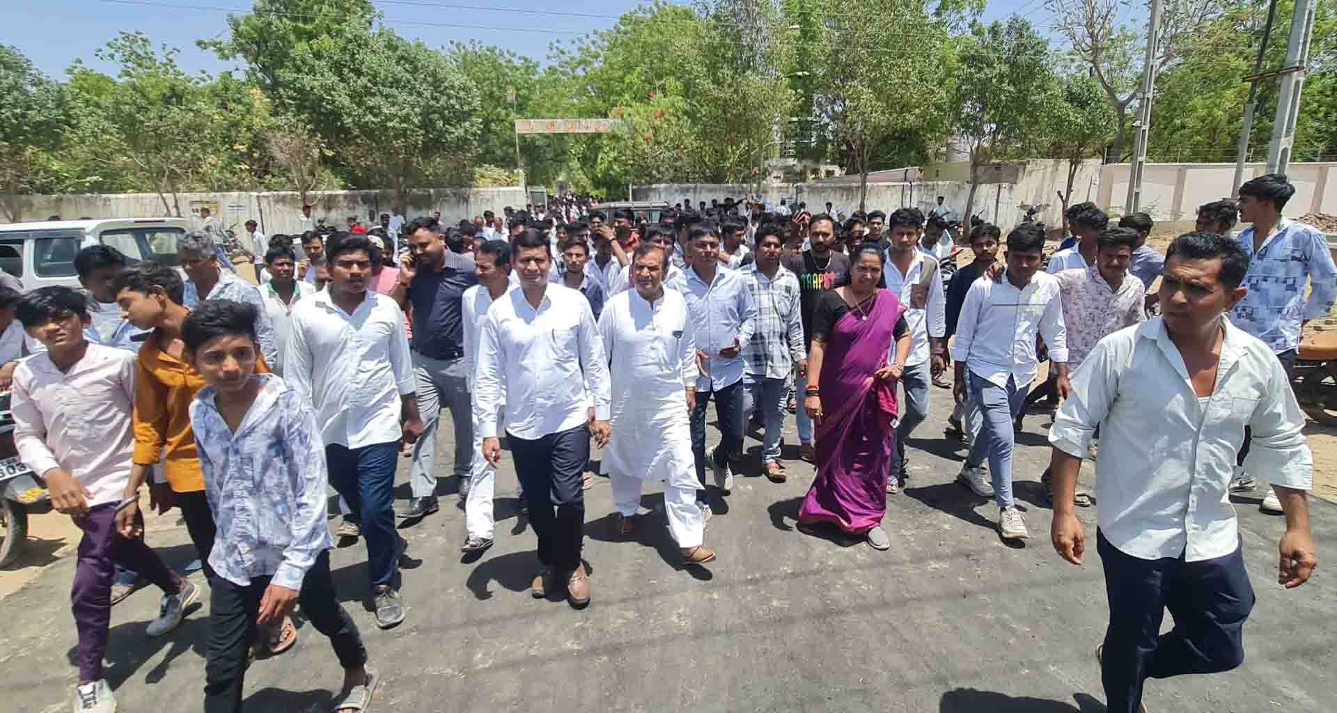 ભાભરમાં બે સમાજના જૂથો વચ્ચે મારામારીમાં ૯ સહિત ટોળા સામે ફરિયાદ દાખલ