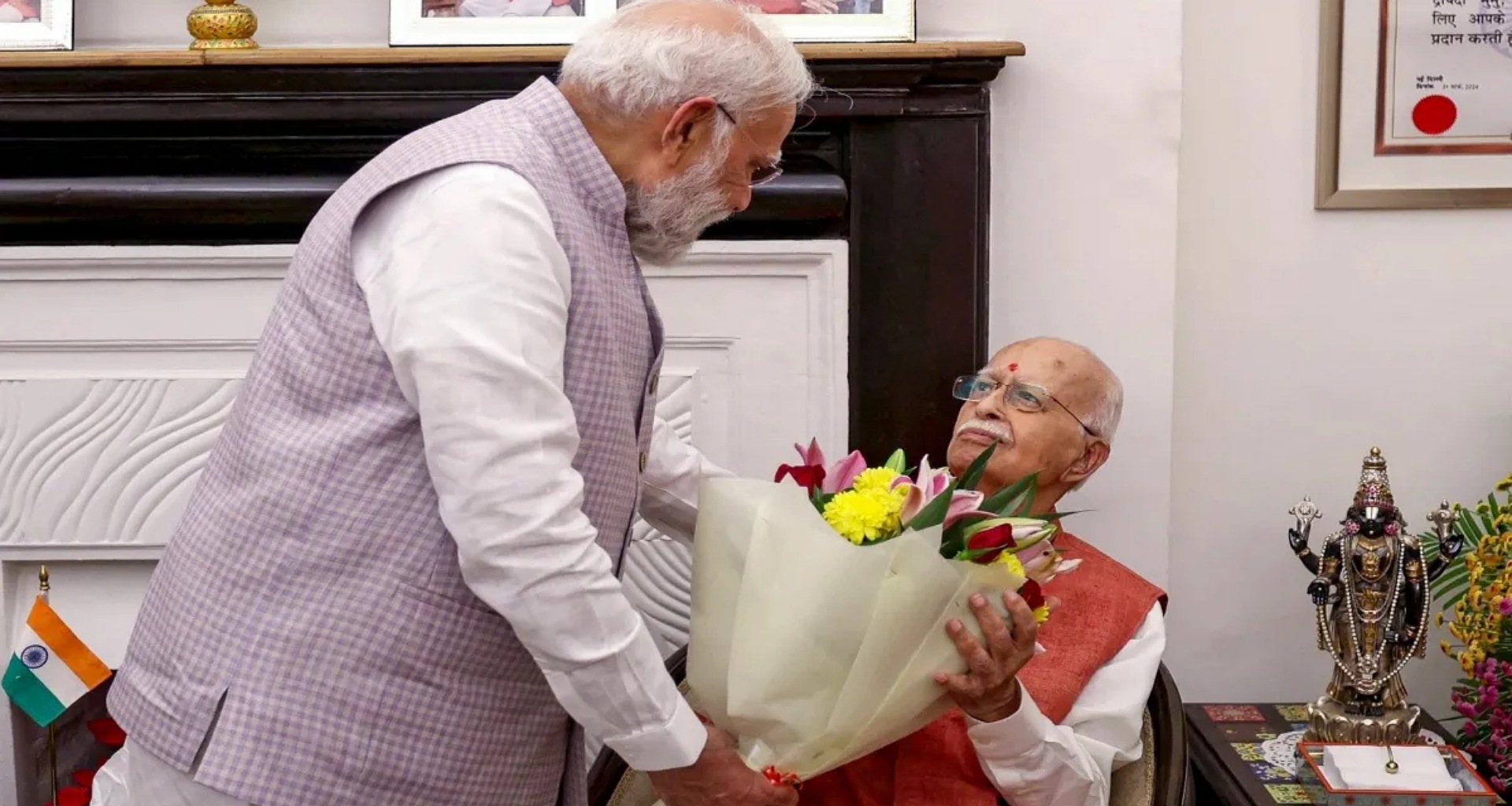 લાલકૃષ્ણ અડવાણી 98 વર્ષના થયા, પીએમ મોદી અભિનંદન આપવા તેમના ઘરે પહોંચ્યા