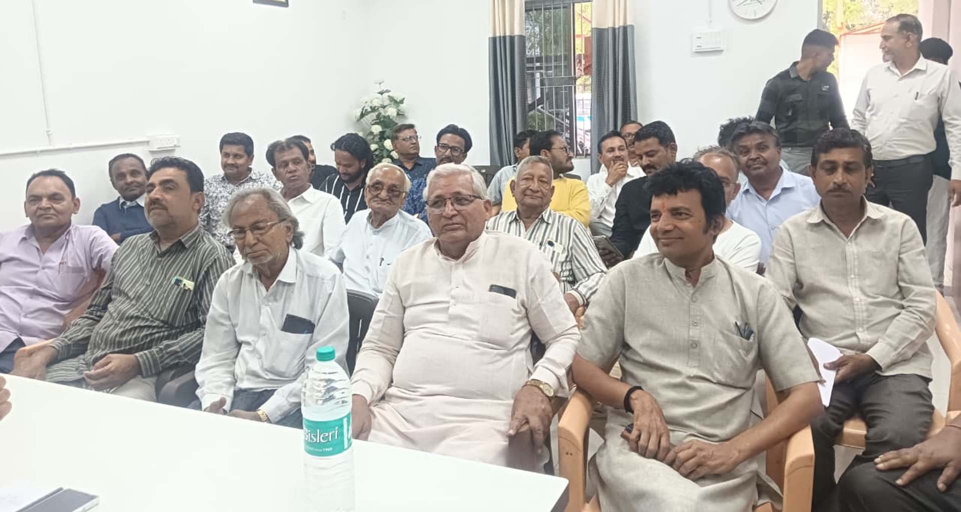 ડીસા શહેર દક્ષિણ પોલીસ મથકે શાંતિ સમિતિની બેઠક યોજાઈ