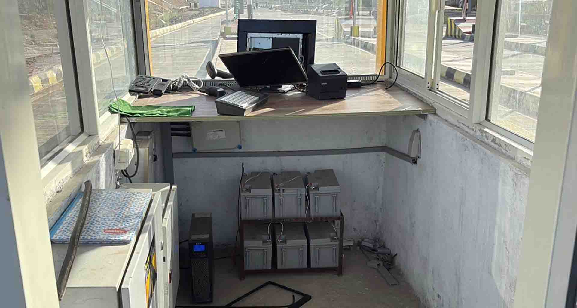 સાતલપુરના ભારત માલા ટોલ પ્લાઝા પર ગાડી પસાર કરવાની બાબતને લઈને તોડફોડ સાથે ફાયરિંગની ઘટના સર્જાય